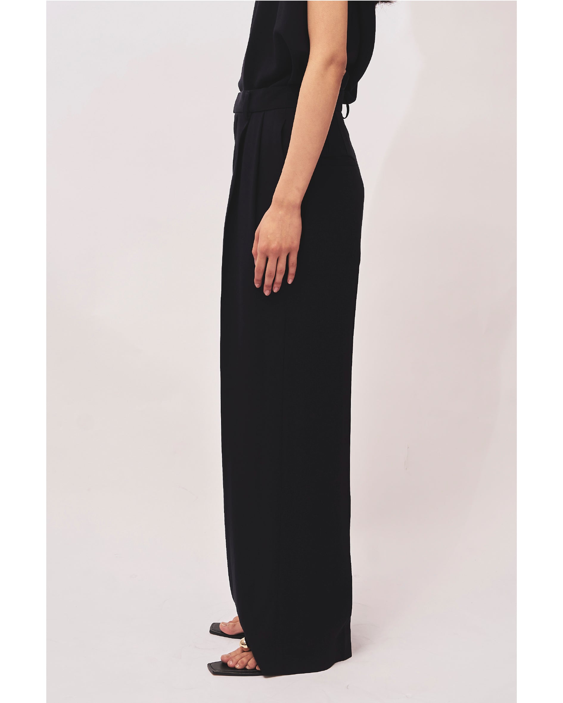 ISPARTA - WIDE SILHOUETTE SATIN TUCKED TROUSERS