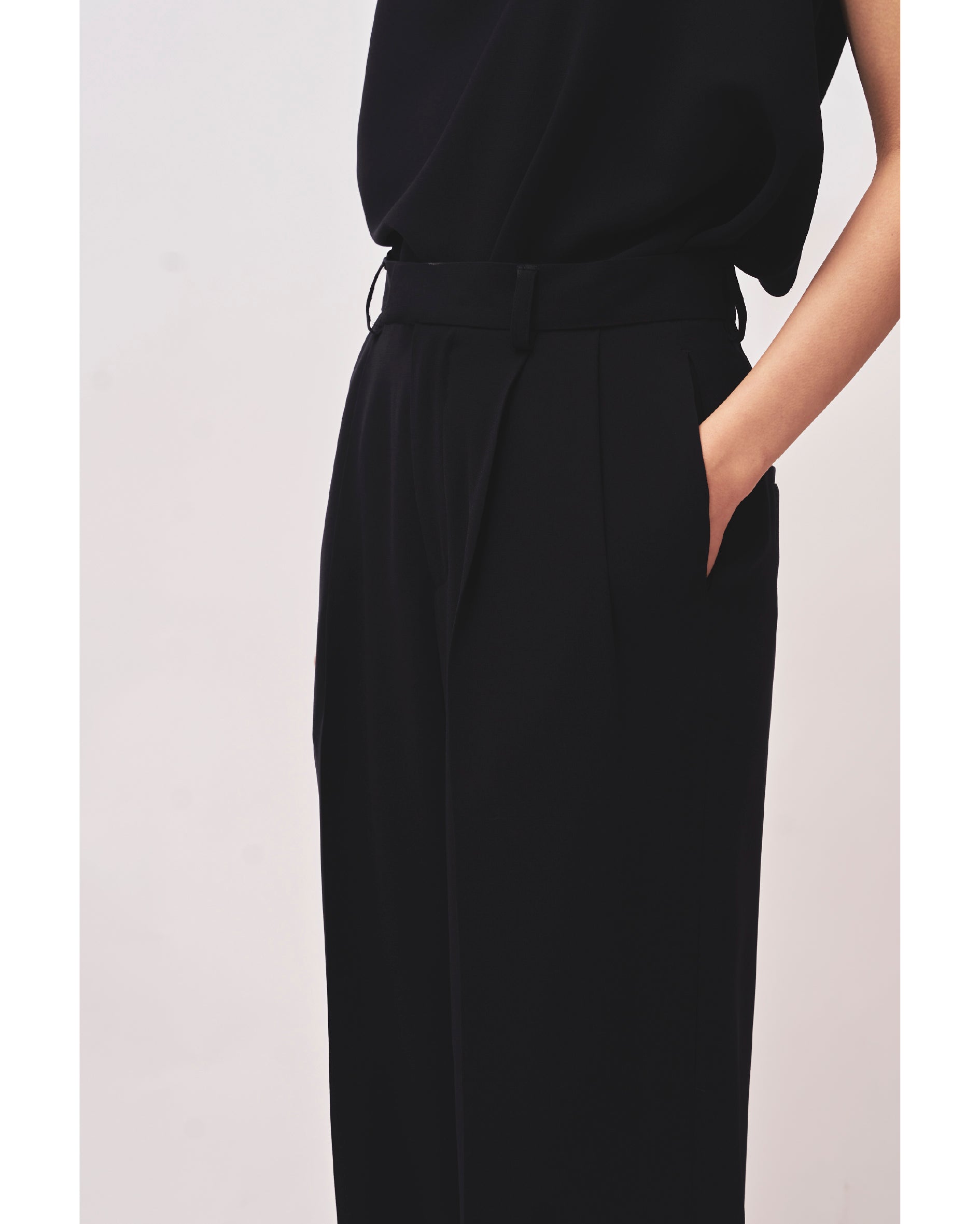 ISPARTA - WIDE SILHOUETTE SATIN TUCKED TROUSERS