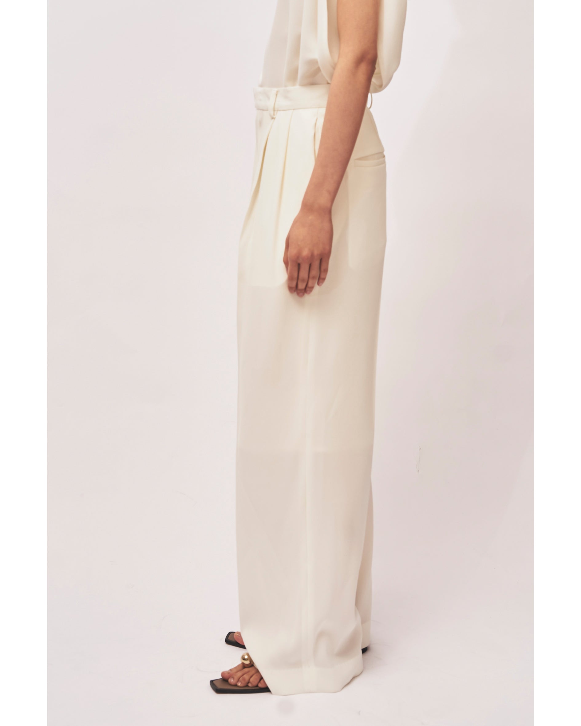 ISPARTA - WIDE SILHOUETTE SATIN TUCKED TROUSERS