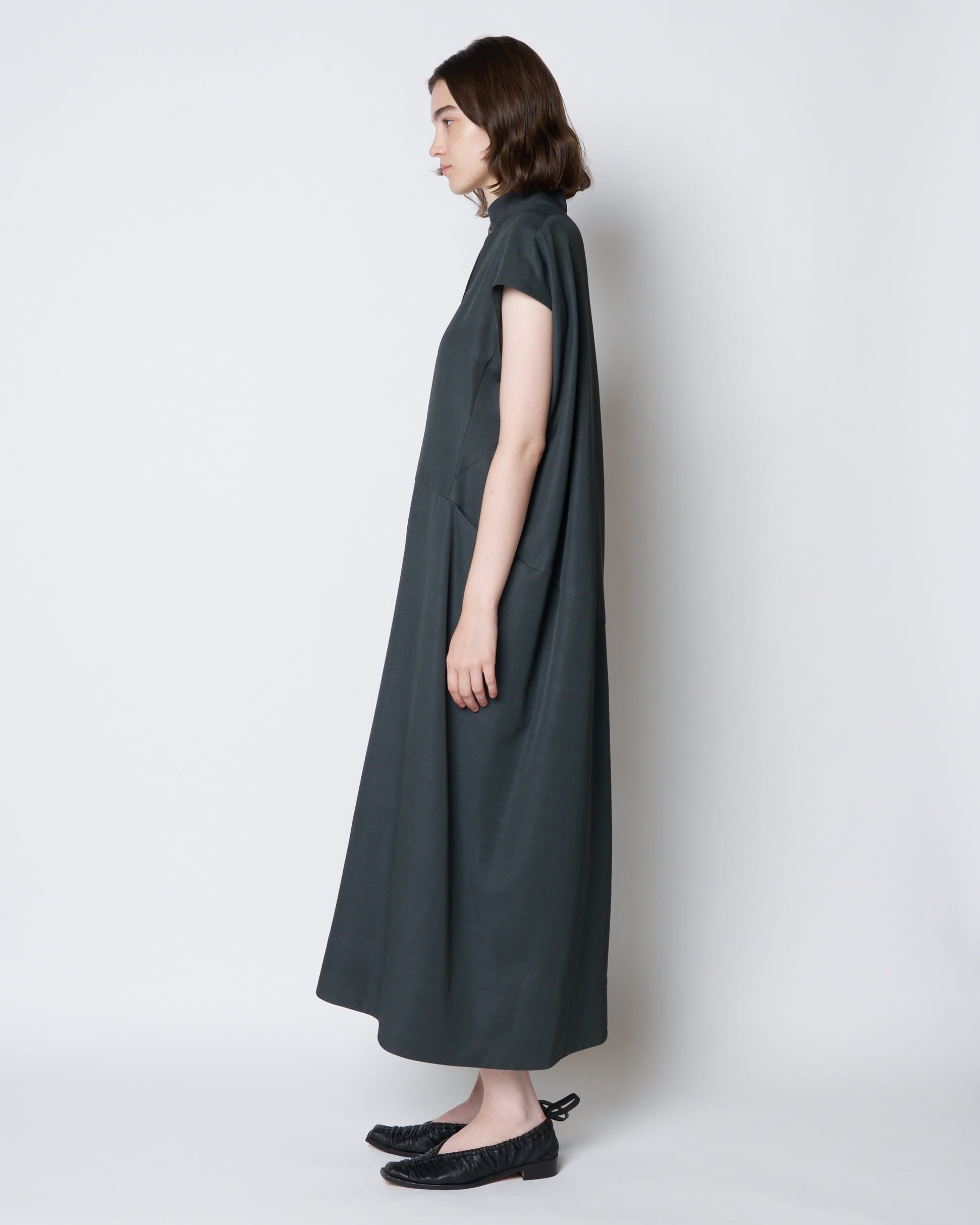 【PRE ORDER】LAURA - ROUND SHAPE SLEEVELESS DRESS