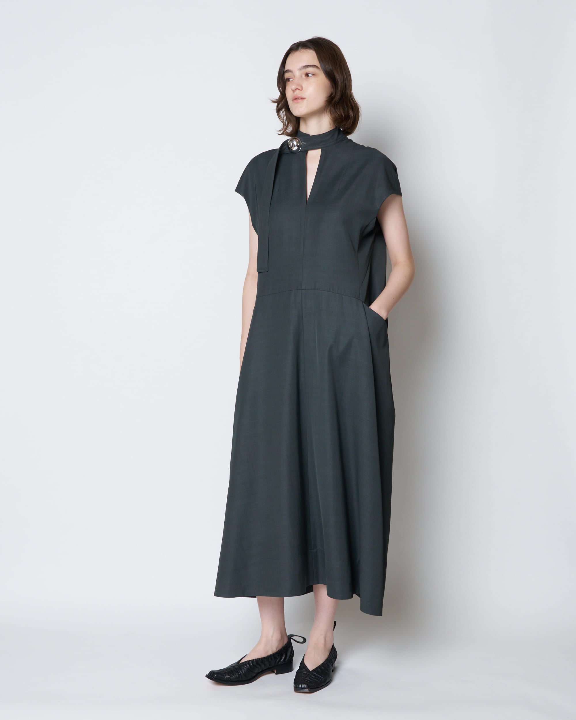 【PRE ORDER】LAURA - ROUND SHAPE SLEEVELESS DRESS