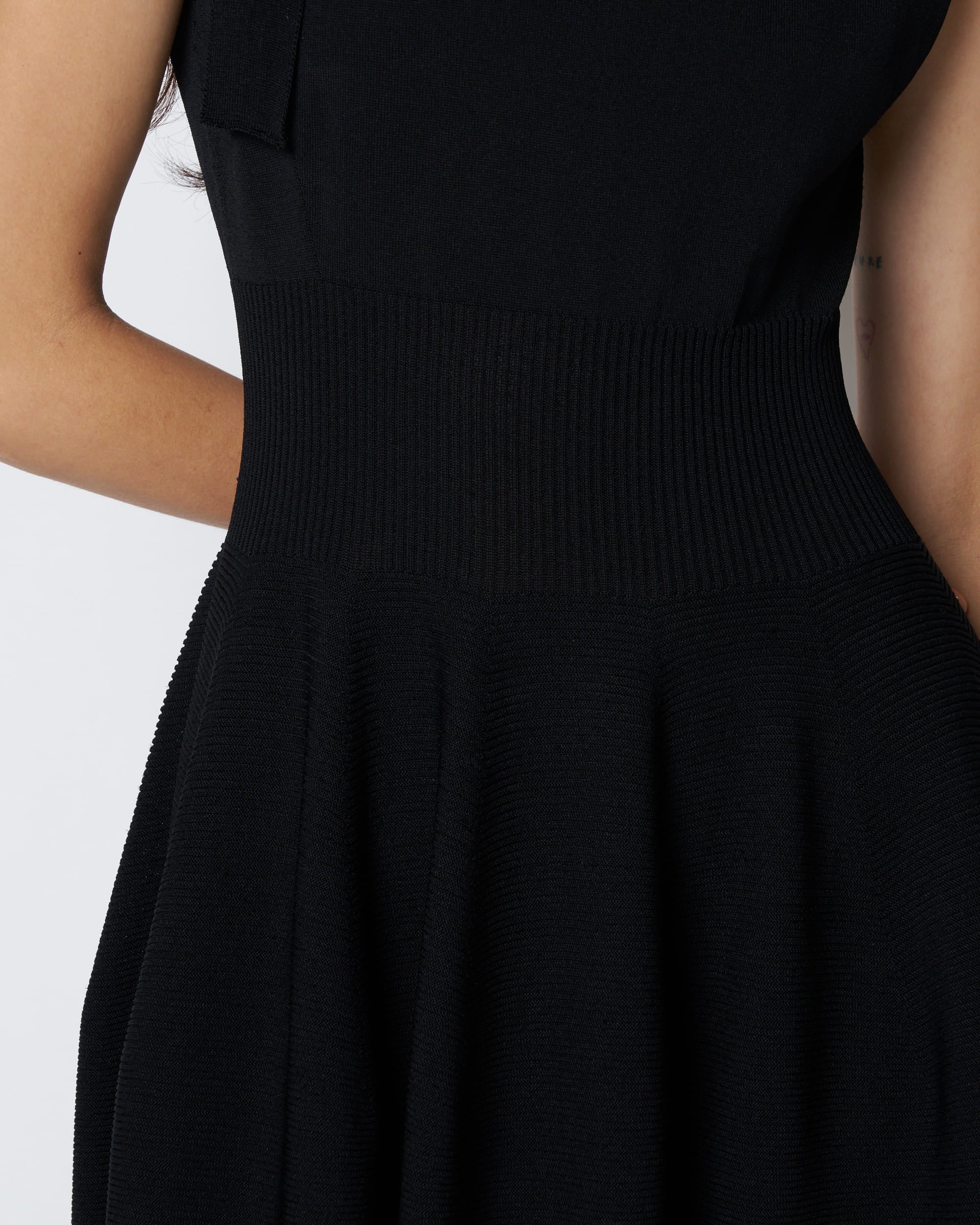 【PRE ORDER】PAOLA - SLEEVELESS KNIT DRESS