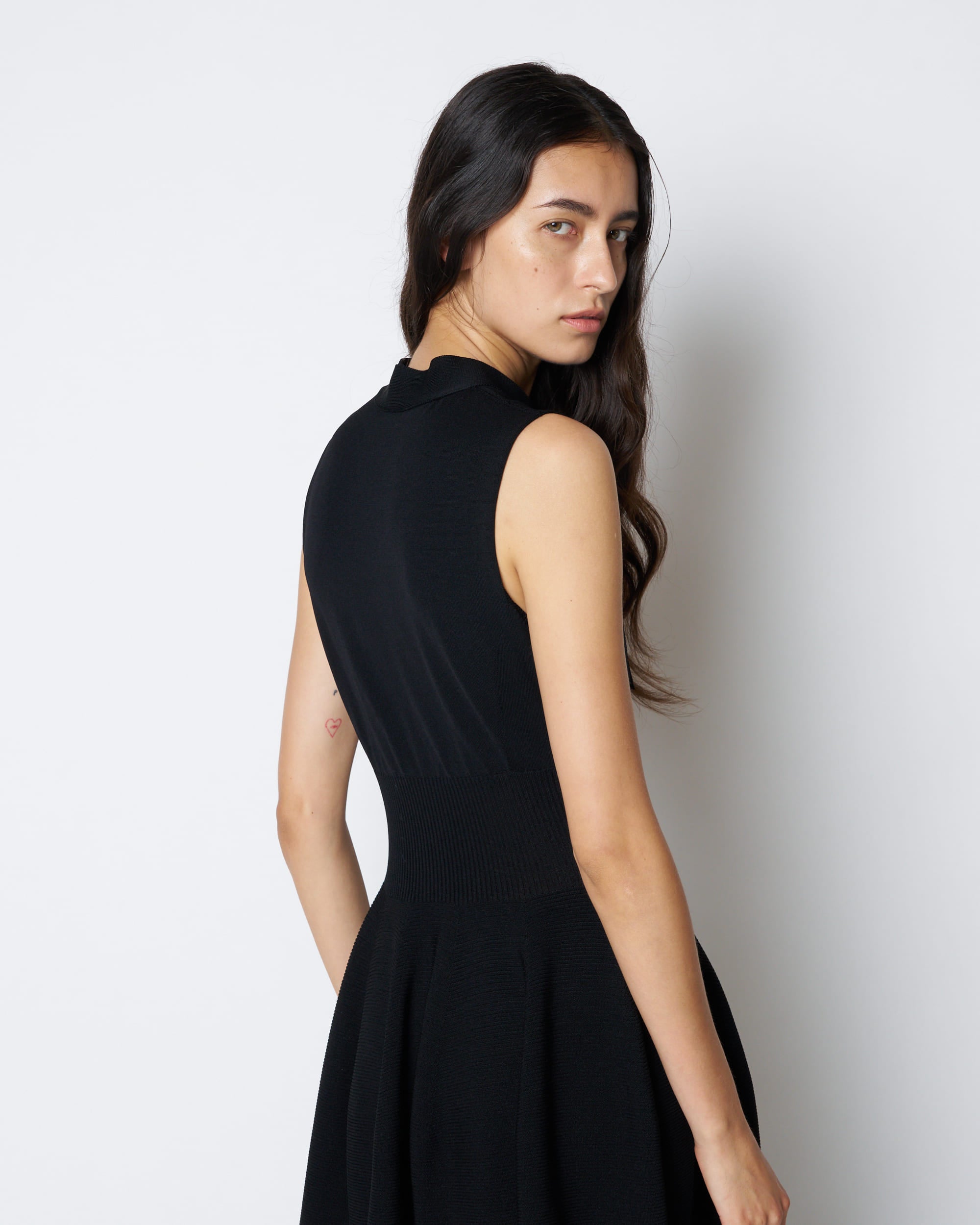 【PRE ORDER】PAOLA - SLEEVELESS KNIT DRESS