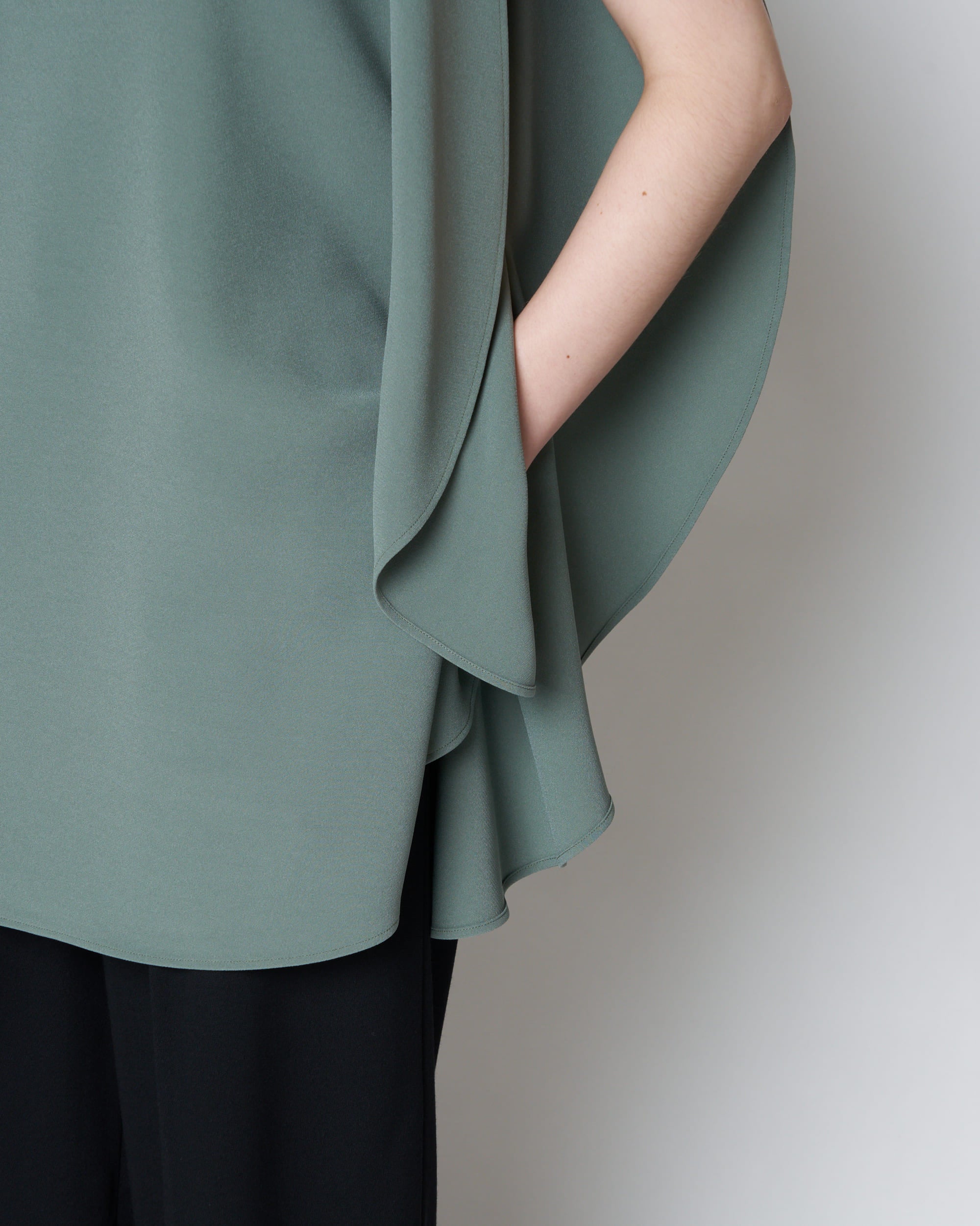 【PRE ORDER】LEVI - ASYMMETRY DRAPED BLOUSE