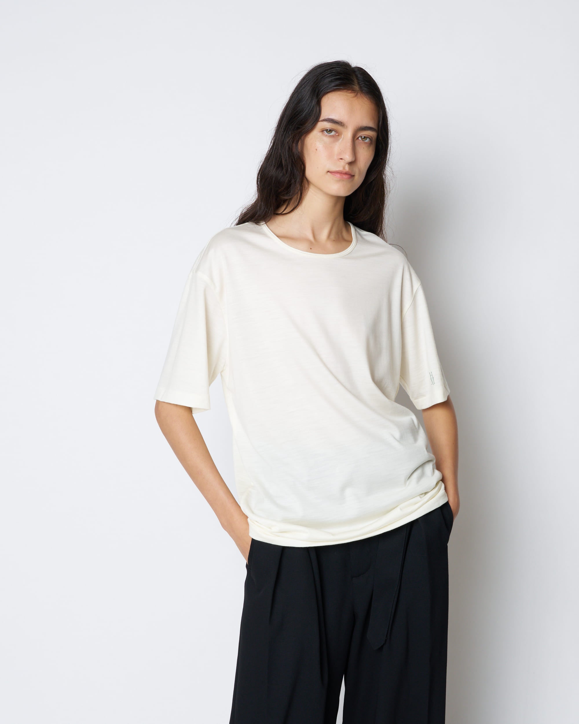 【PRE ORDER】JUNEVE - LOOSE FIT HM LOGO T-SHIRT