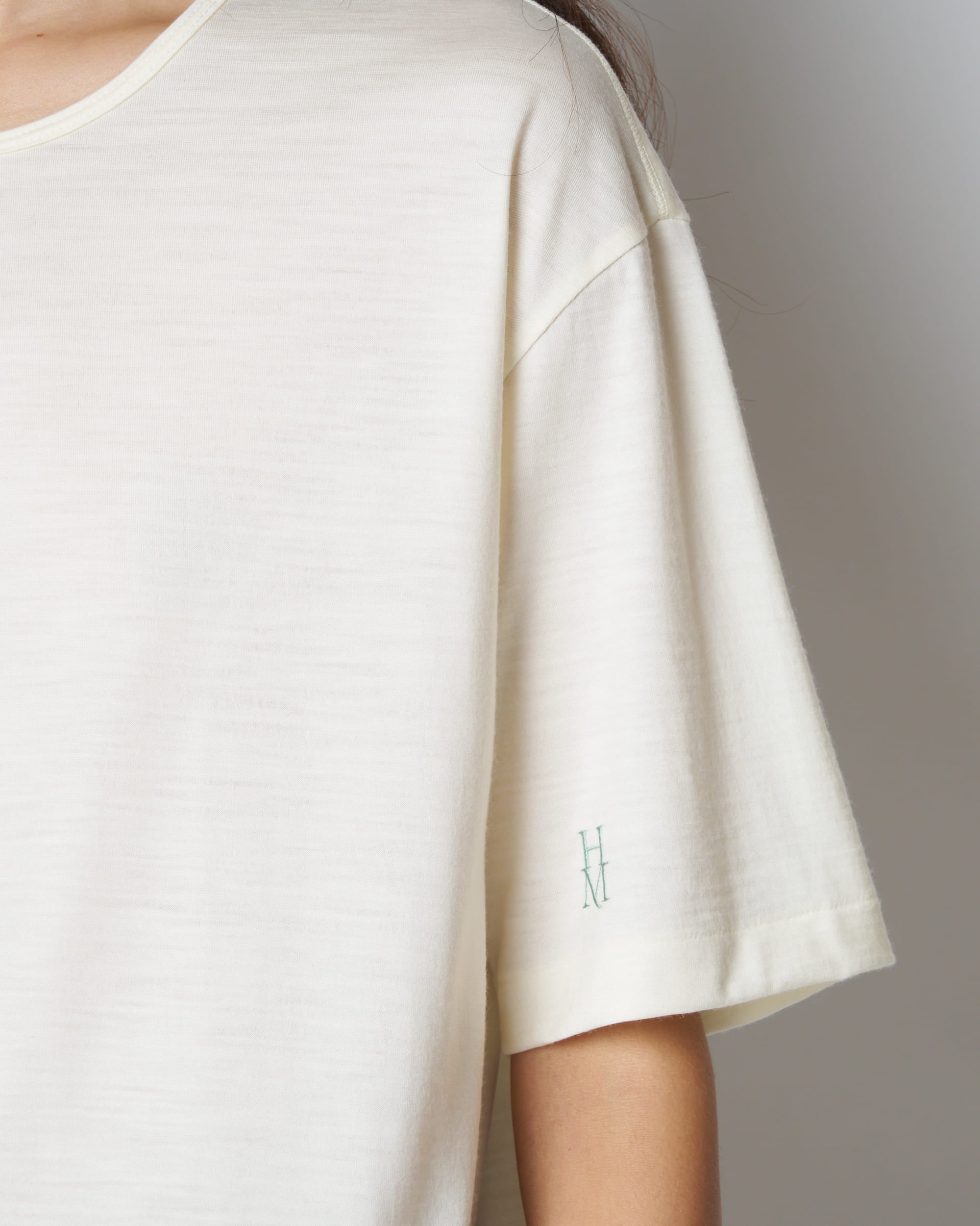 【PRE ORDER】JUNEVE - LOOSE FIT HM LOGO T-SHIRT
