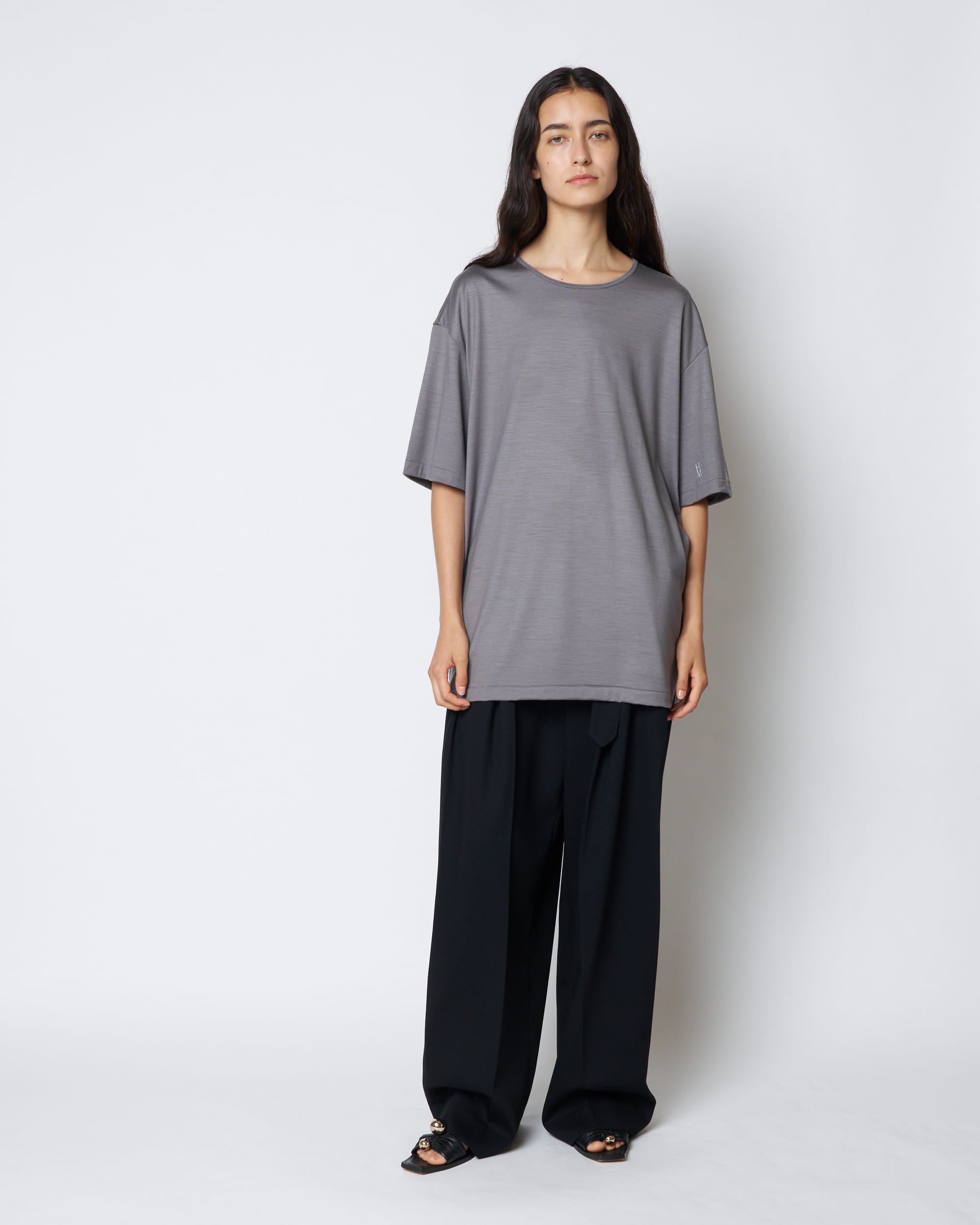 【PRE ORDER】JUNEVE - LOOSE FIT HM LOGO T-SHIRT