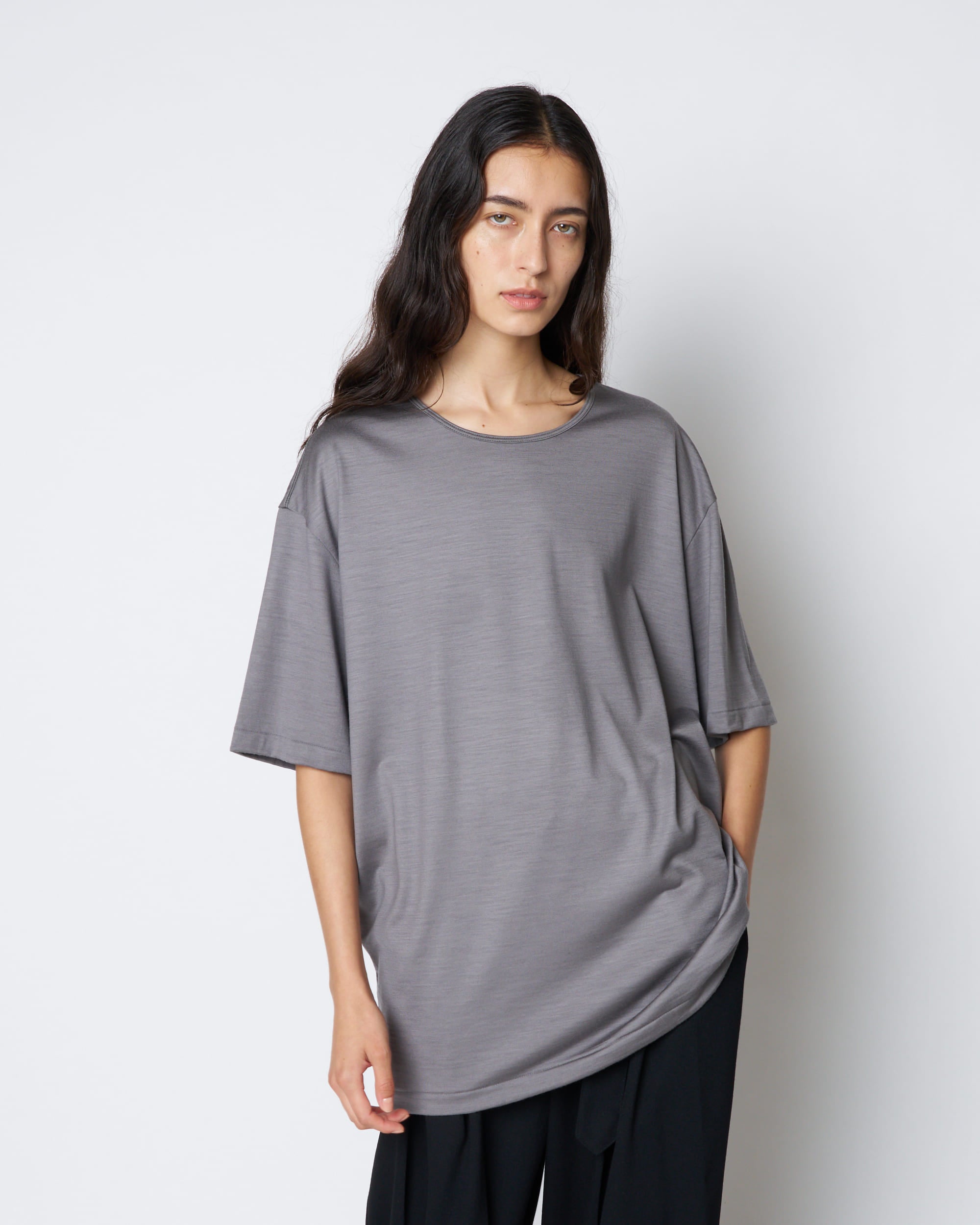 【PRE ORDER】JUNEVE - LOOSE FIT HM LOGO T-SHIRT