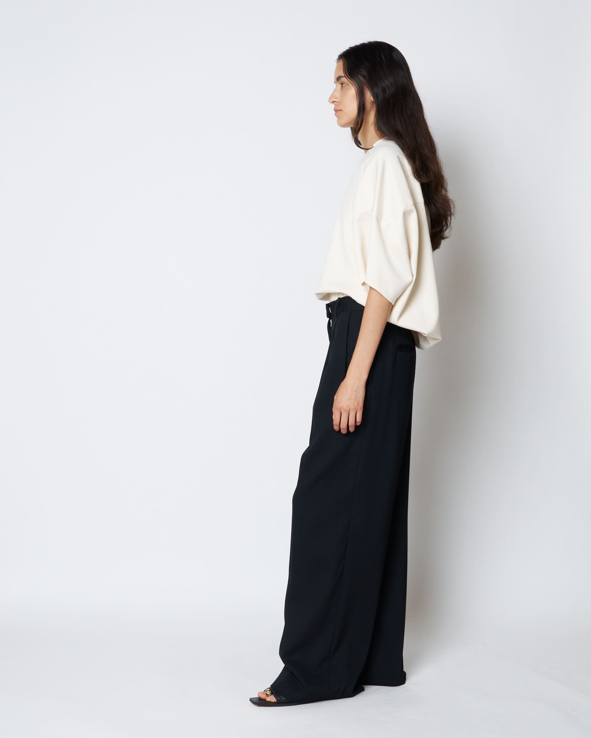 【PRE ORDER】POLLY - SCULPTURAL SLEEVE TOP