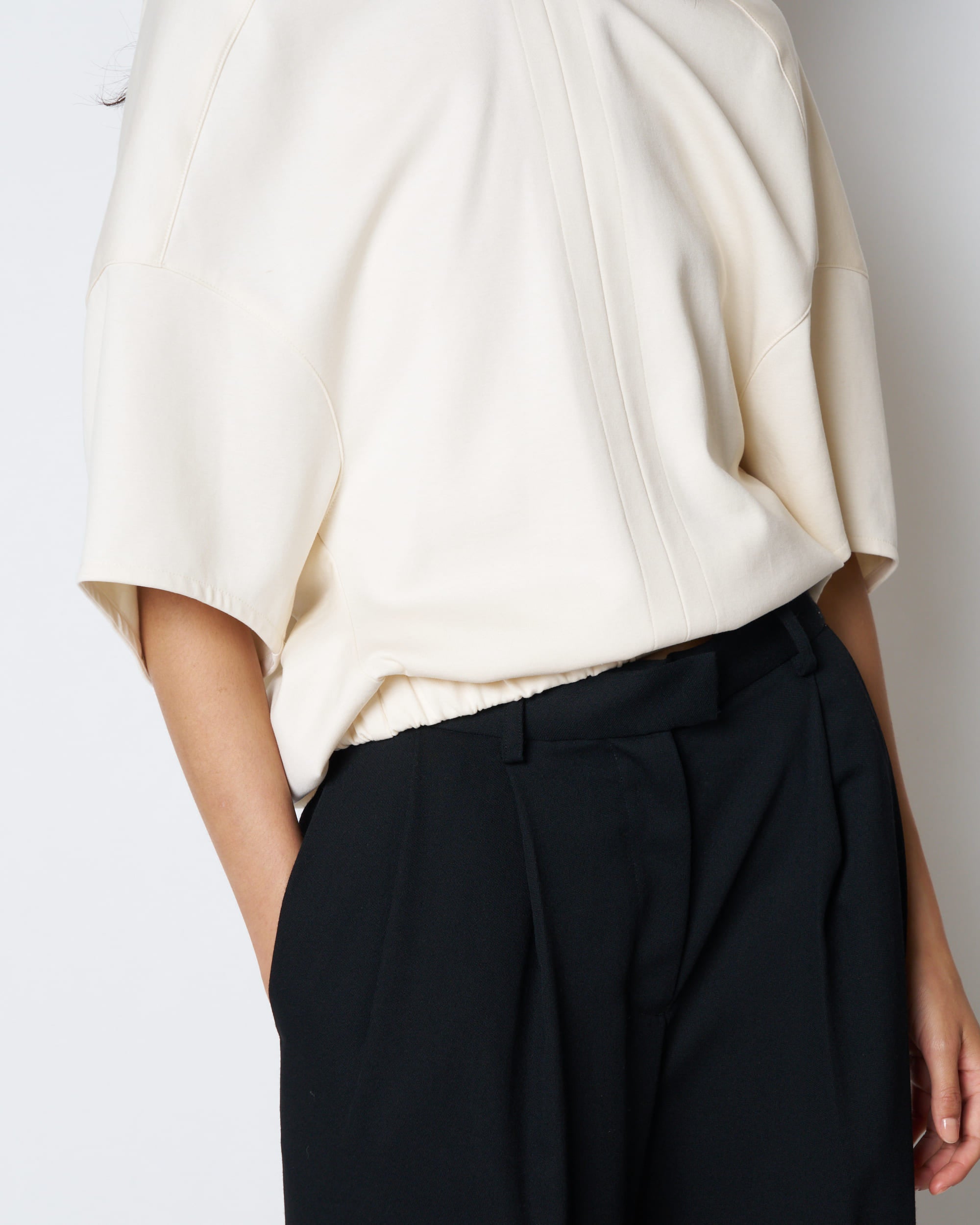 【PRE ORDER】POLLY - SCULPTURAL SLEEVE TOP