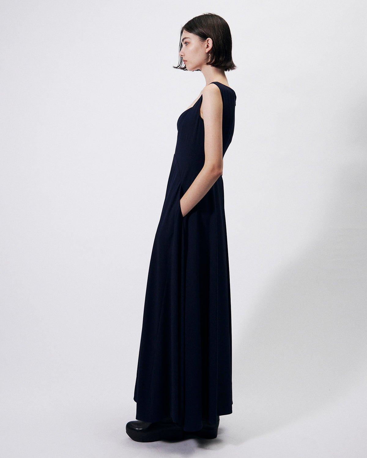 INES - BACK SATIN FLARE DRESS