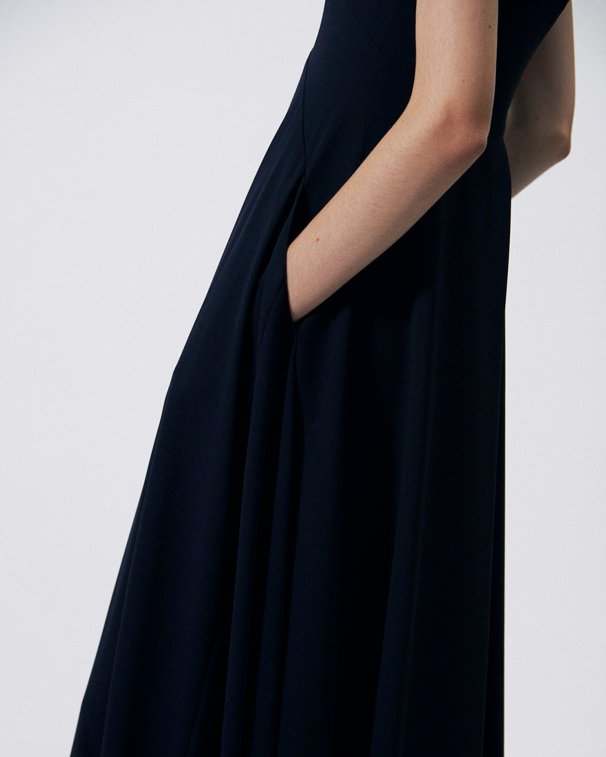 INES - BACK SATIN FLARE DRESS