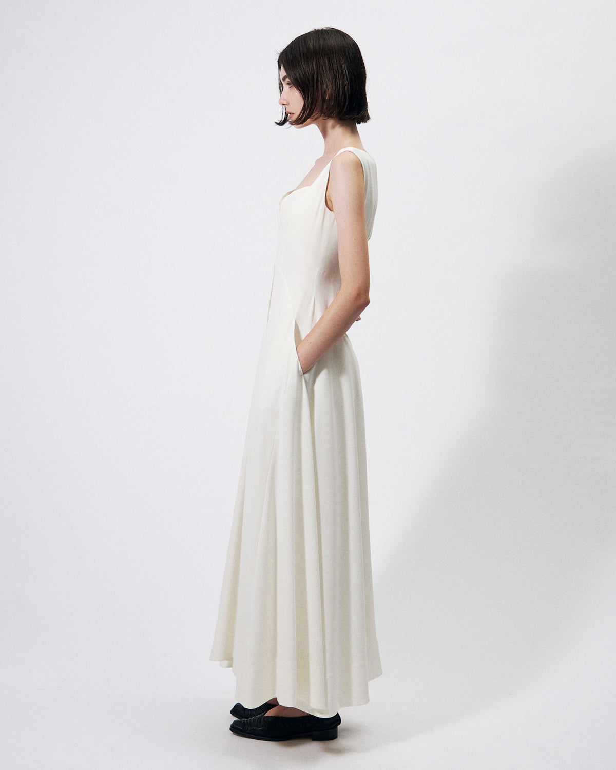 INES - BACK SATIN FLARE DRESS