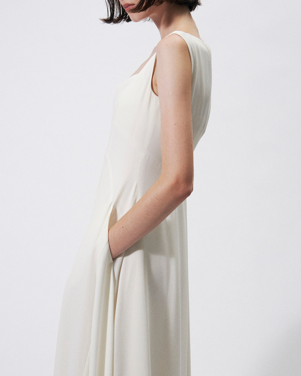 INES - BACK SATIN FLARE DRESS