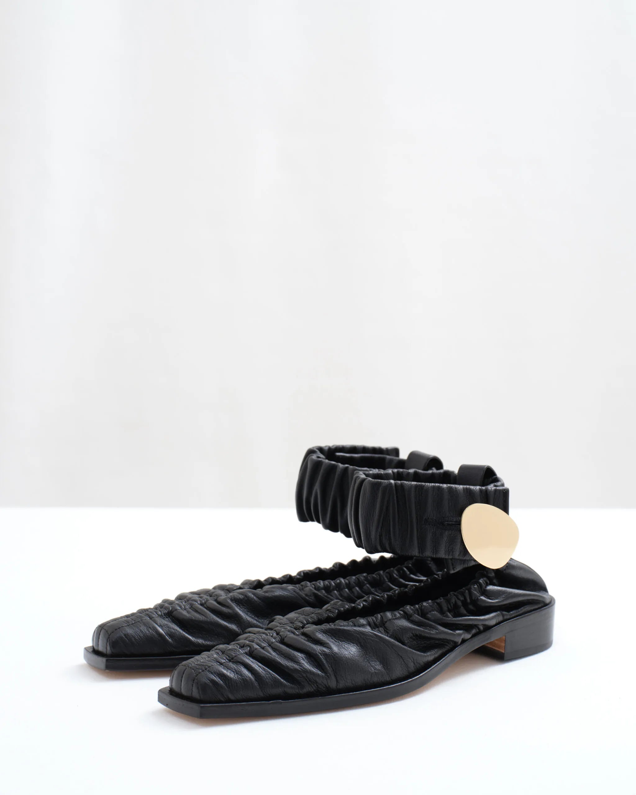 GARWIN - SQUARE TOE GATHERED LEATHER SHOES – HARUNOBUMURATA GARWIN - SQUARE TOE GATHERED LEATHER SHOES – HARUNOBUMURATA