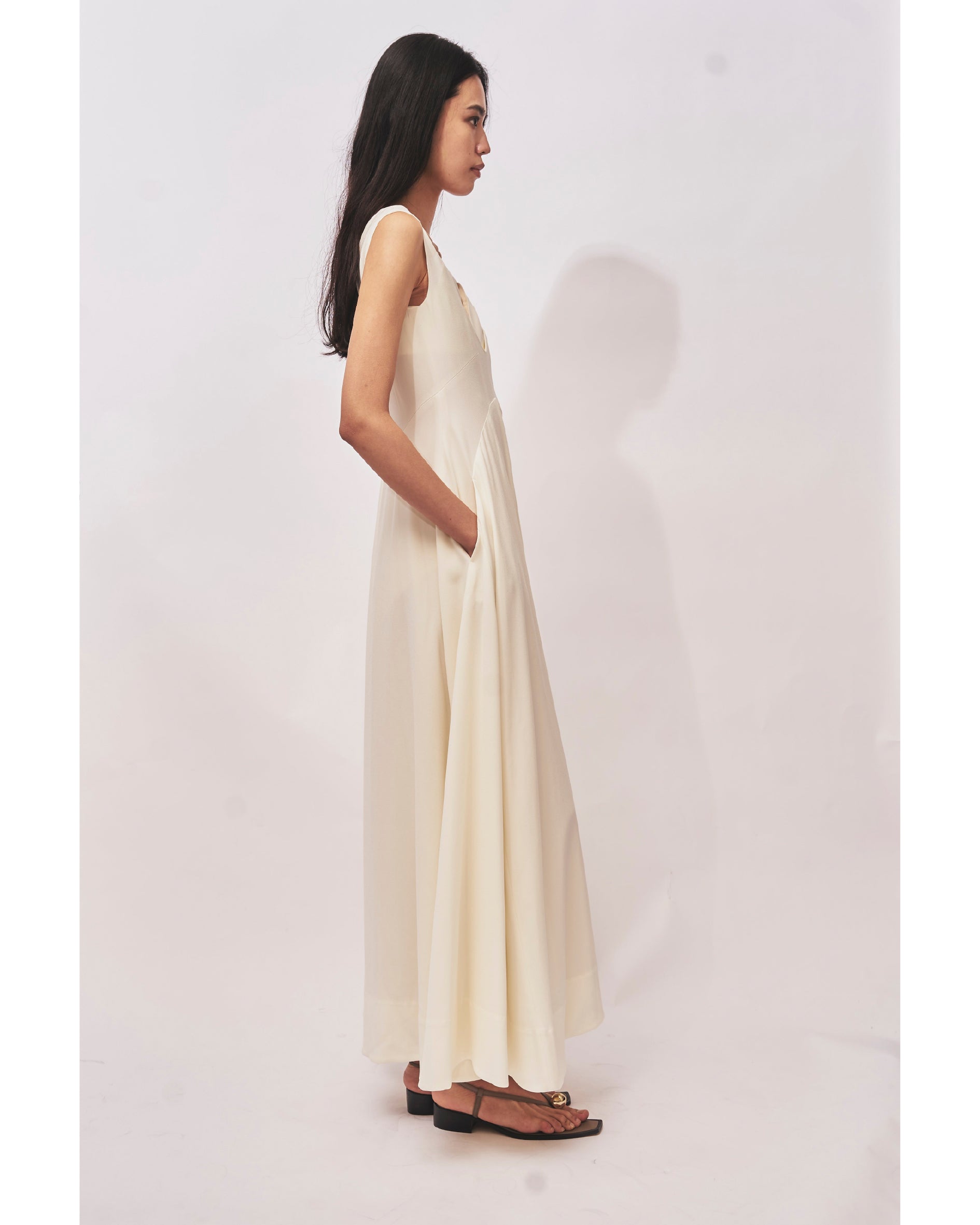 INES - BACK SATIN FLARE DRESS