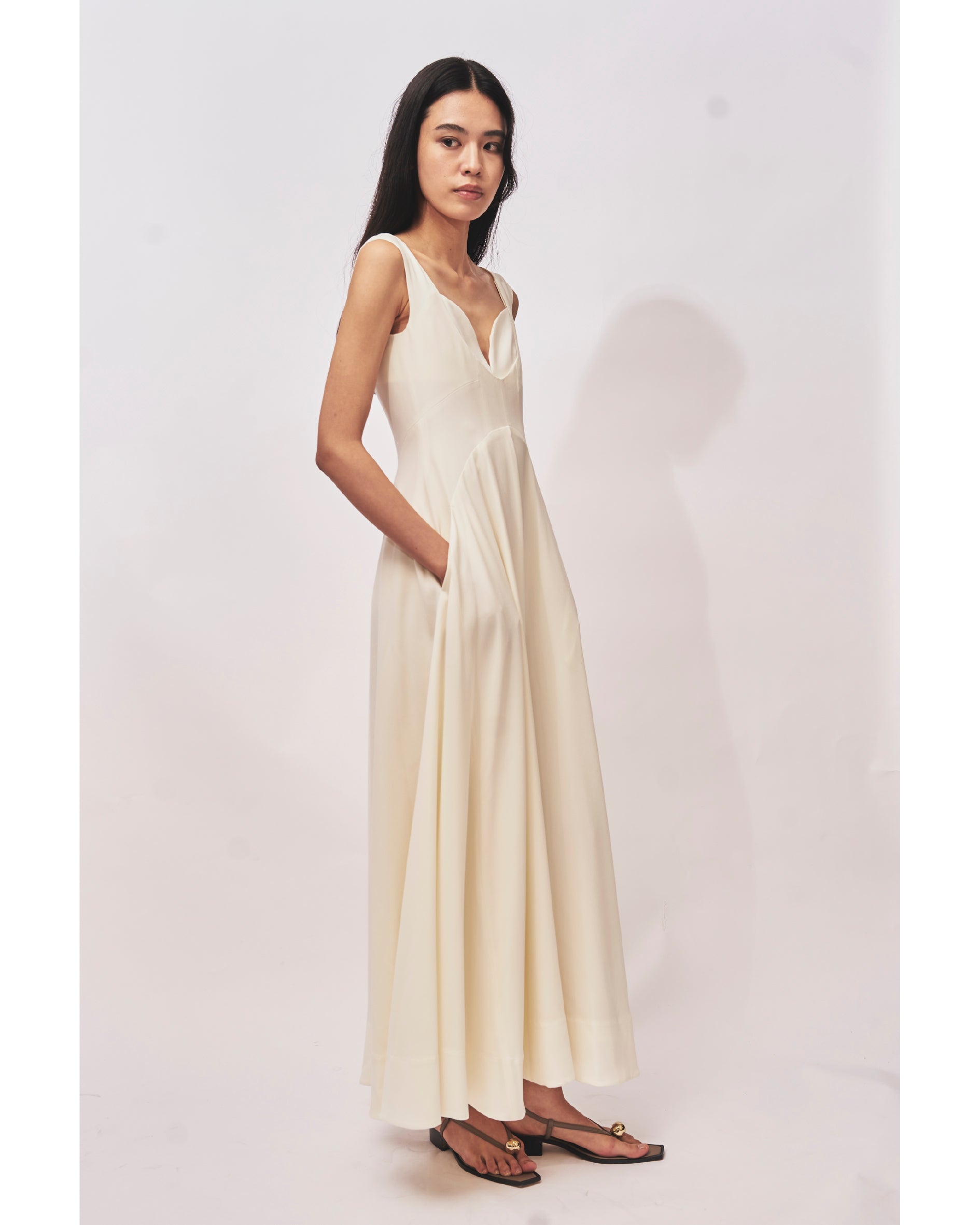 INES - BACK SATIN FLARE DRESS