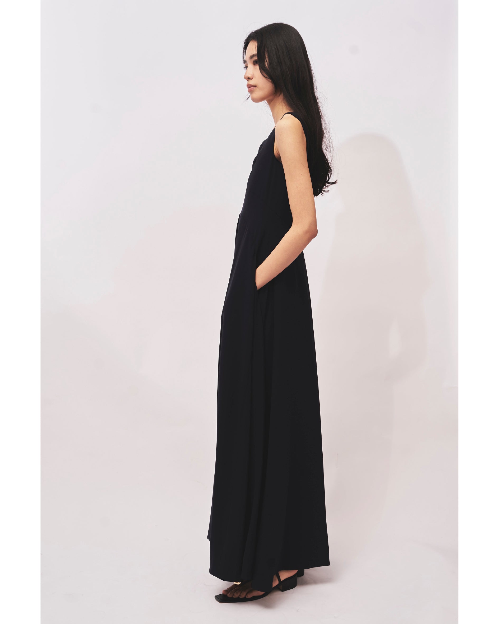 INES - BACK SATIN FLARE DRESS