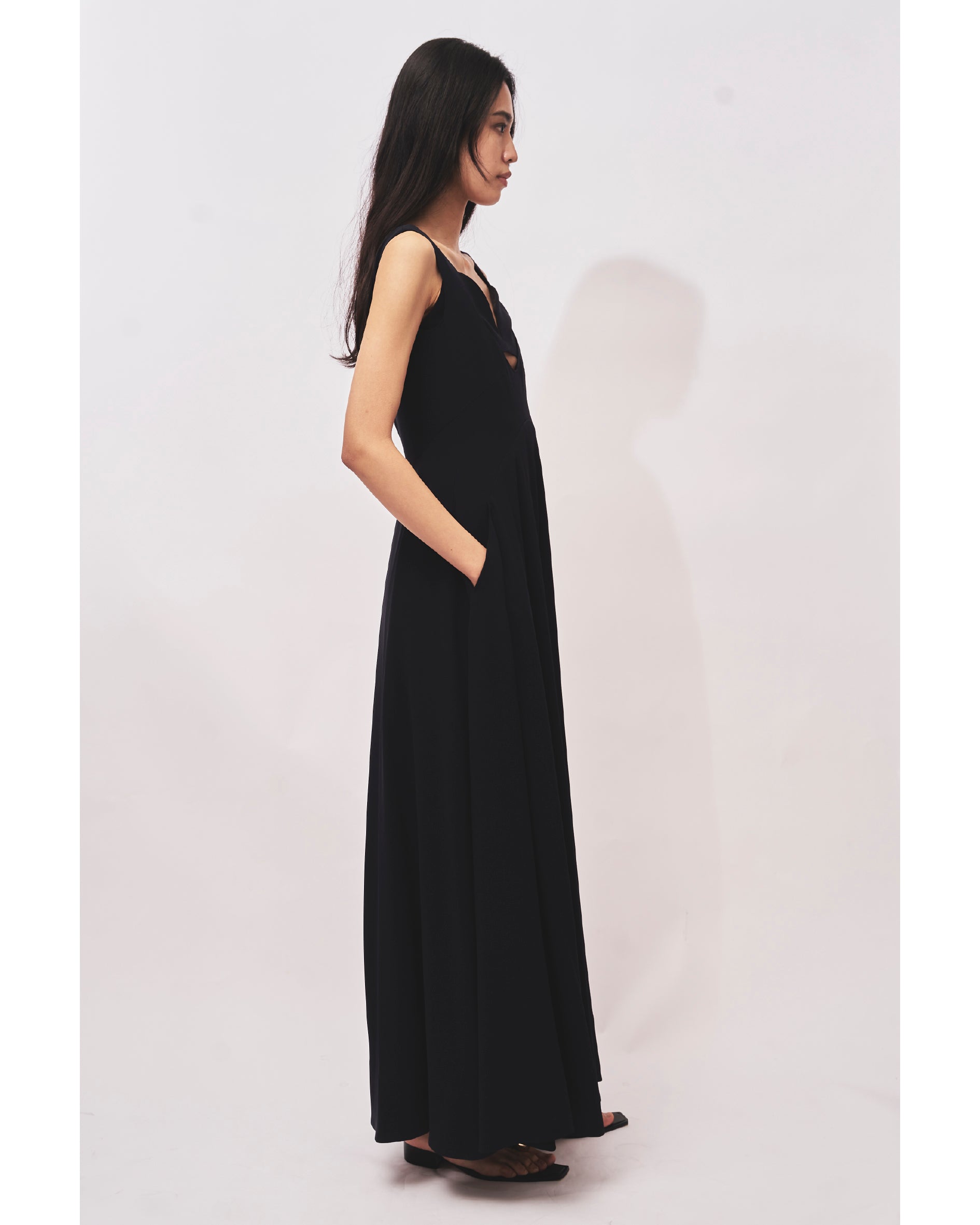 INES - BACK SATIN FLARE DRESS