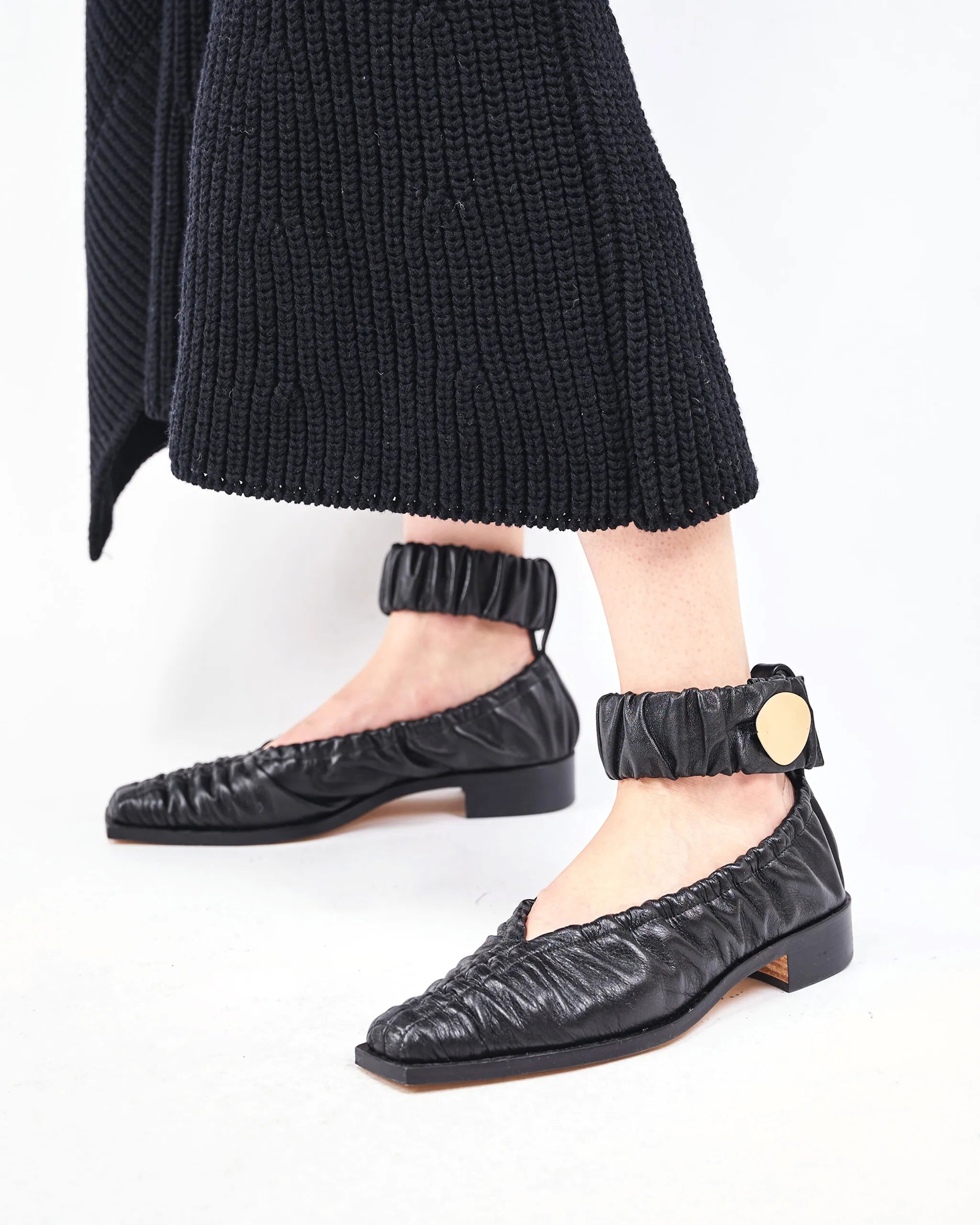 GARWIN - SQUARE TOE GATHERED LEATHER SHOES – HARUNOBUMURATA GARWIN - SQUARE TOE GATHERED LEATHER SHOES – HARUNOBUMURATA