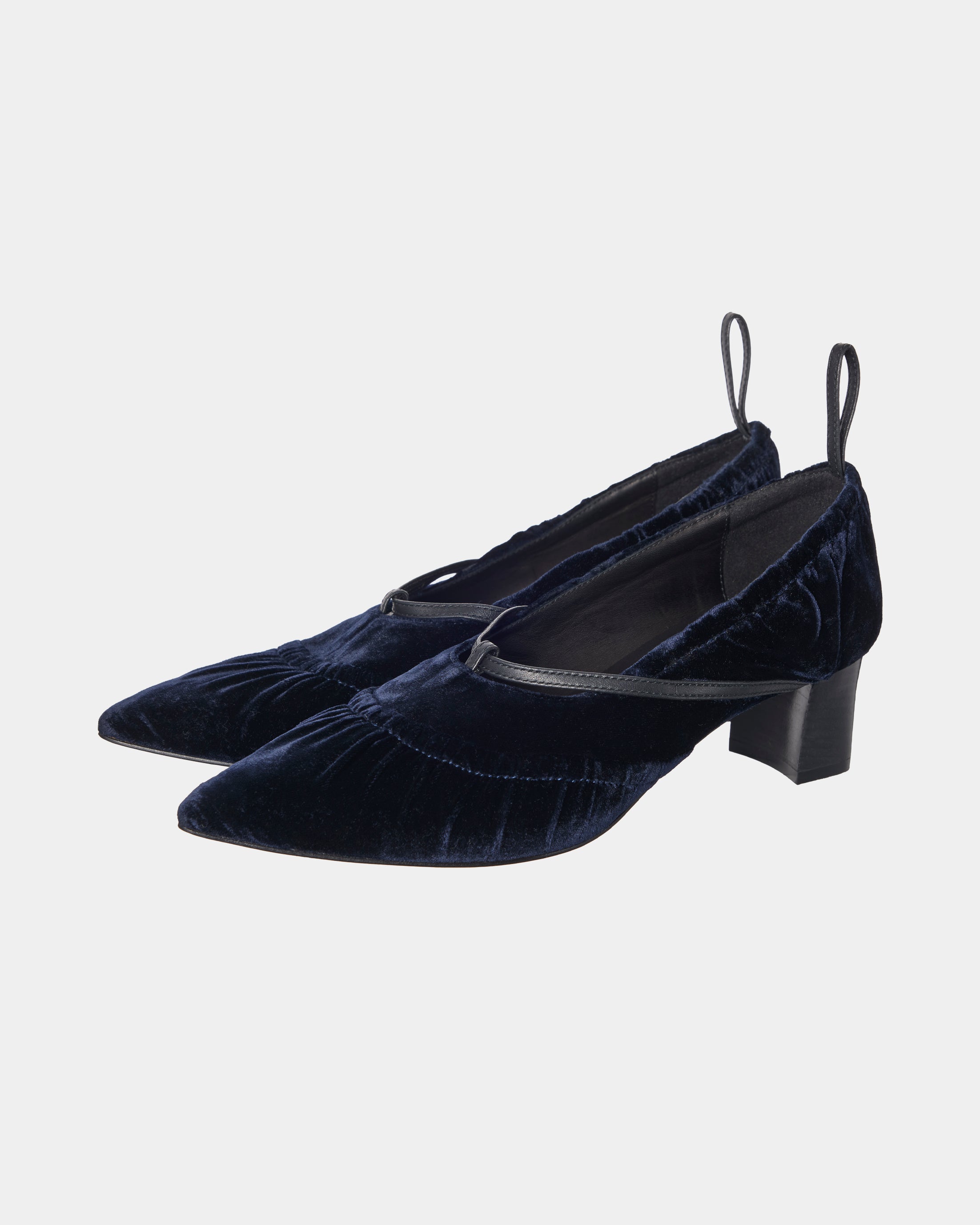 【PRE ORDER】NEXIS - POINTED TOE VELVET SHOES