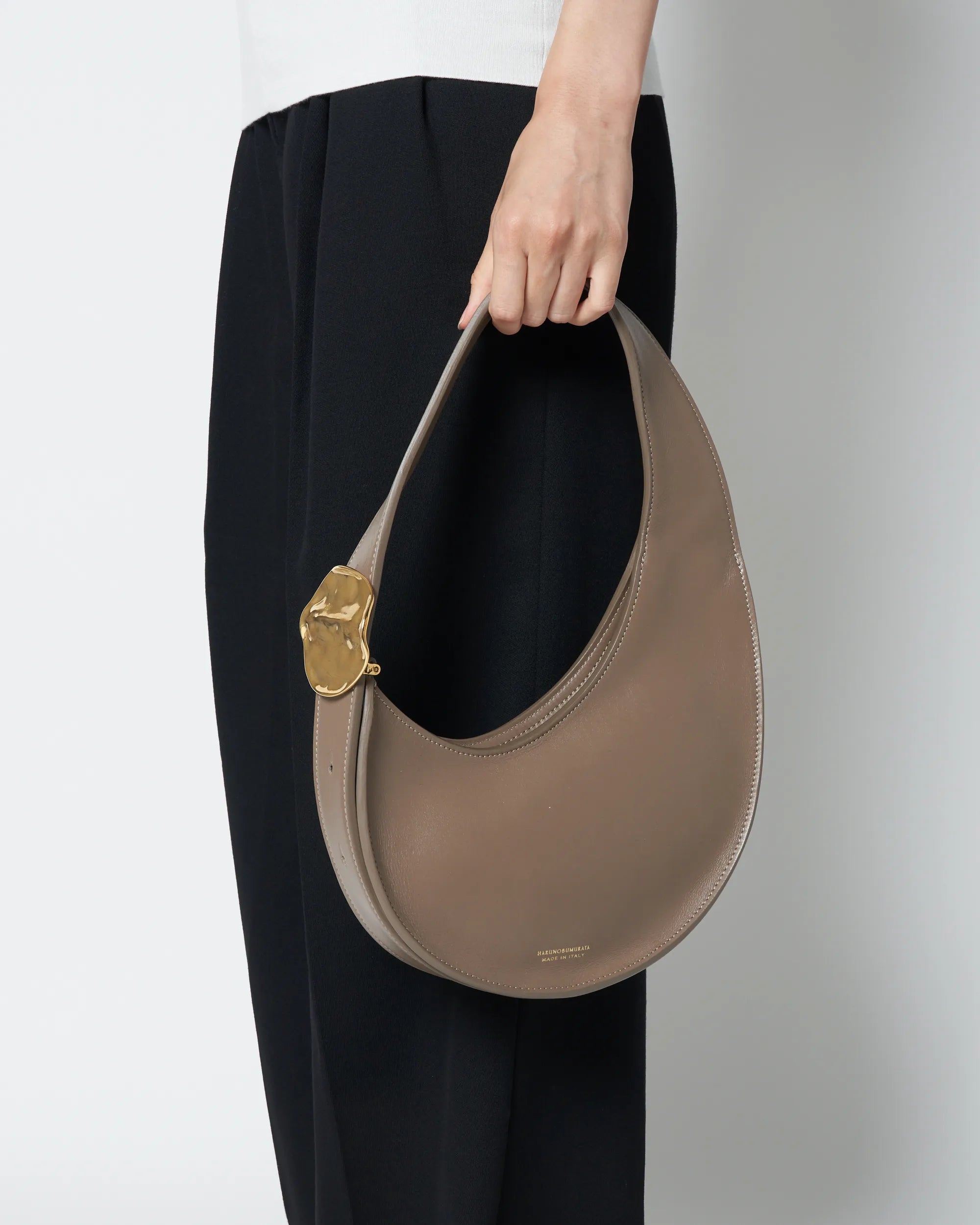 【PRE ORDER】CONSTANTIN - LEATHER CIRCLE BAG