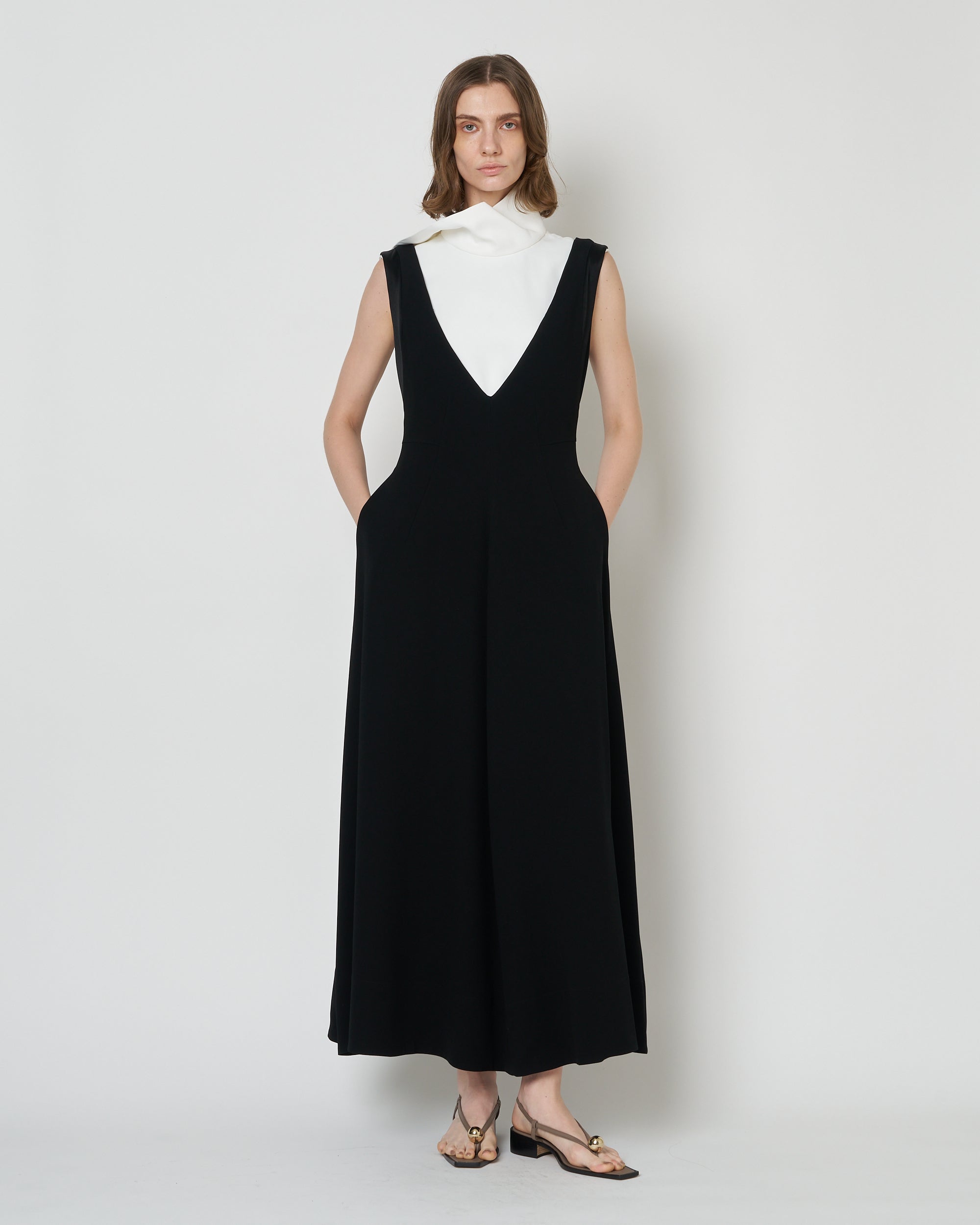 【PRE ORDER】NICOLE - V-NECK FLARED DRESS