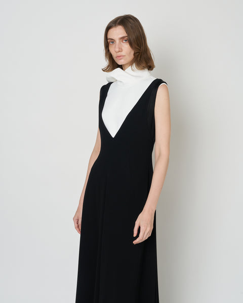 【PRE ORDER】NICOLE - V-NECK FLARED DRESS
