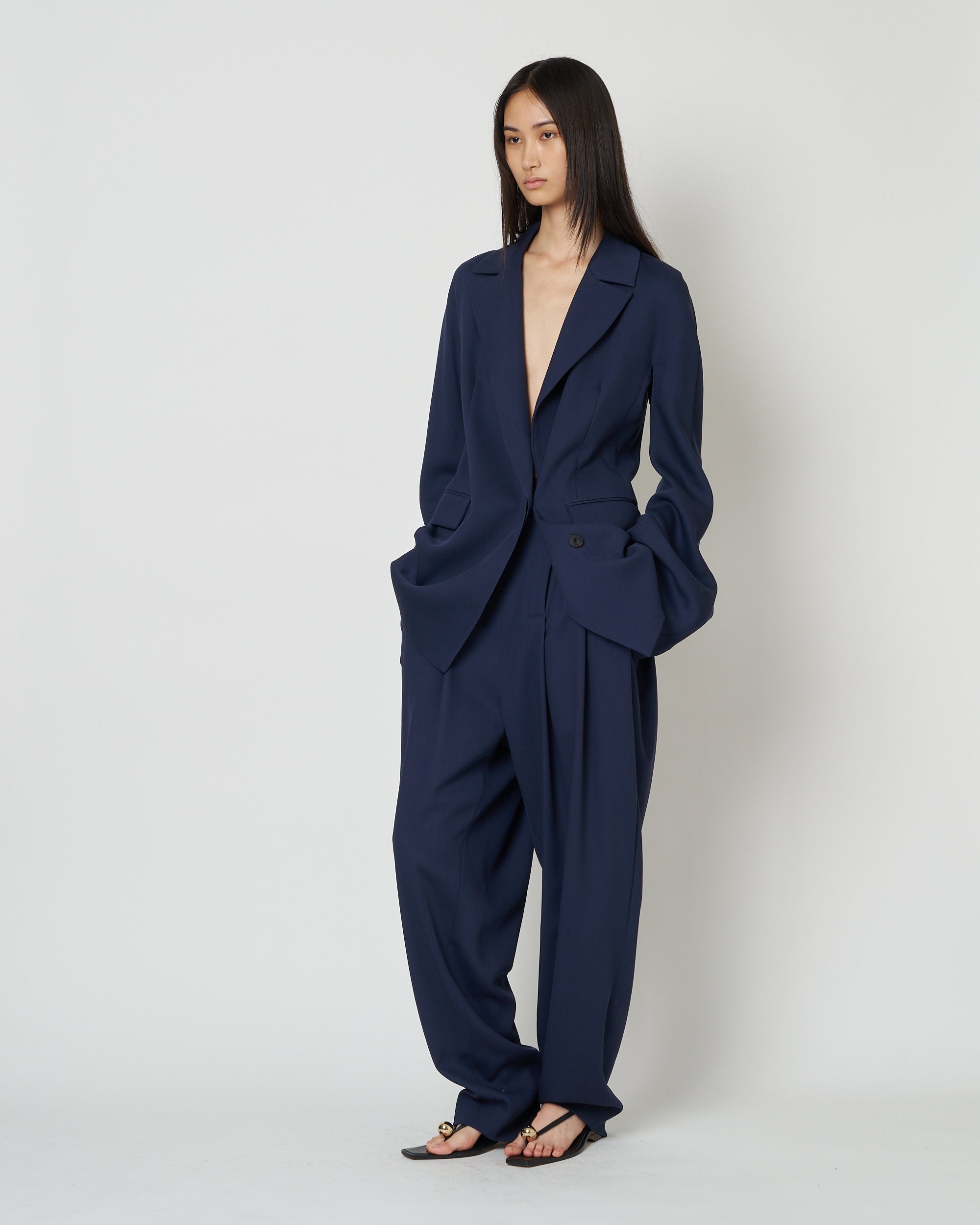 【PRE ORDER】ISPARTA - WIDE SILHOUETTE WOOL TUCKED TROUSERS