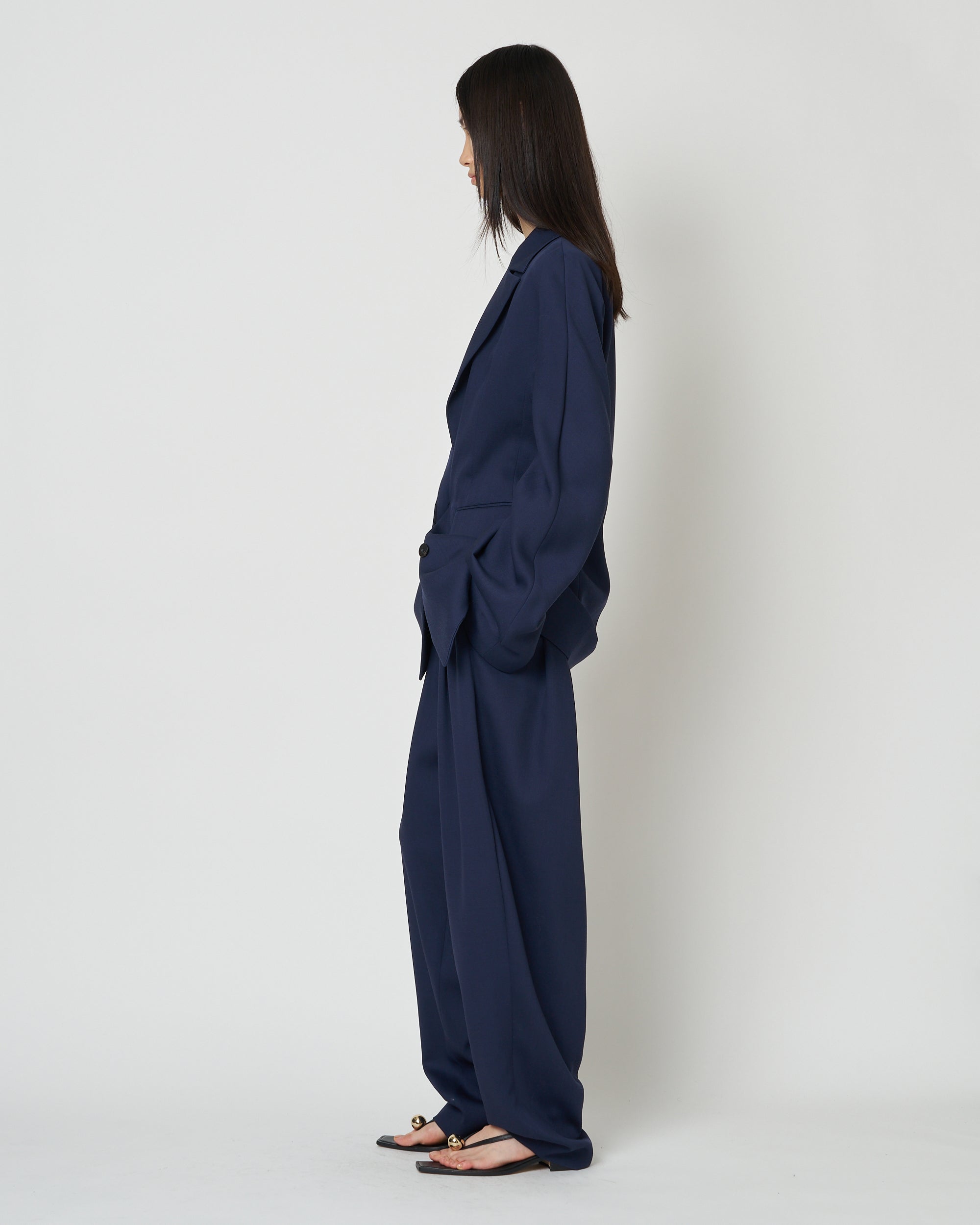 【PRE ORDER】ISPARTA - WIDE SILHOUETTE WOOL TUCKED TROUSERS