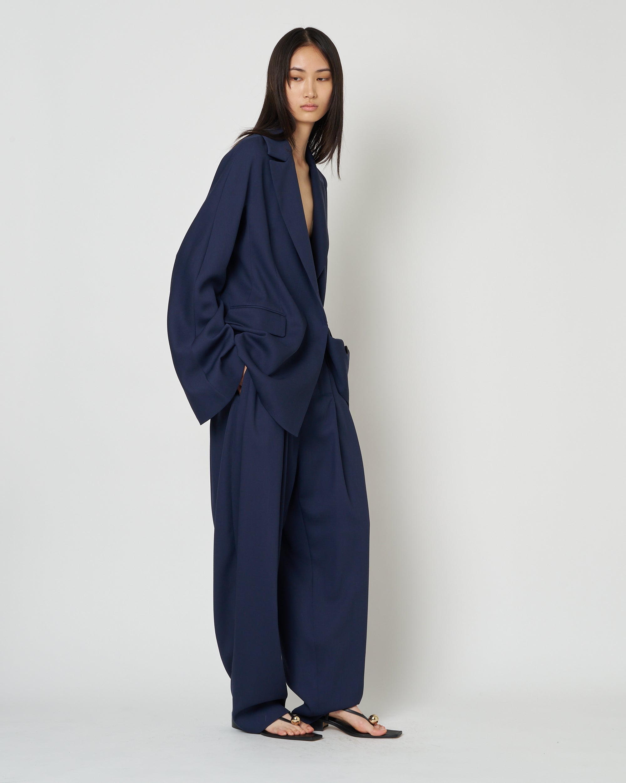 【PRE ORDER】ISPARTA - WIDE SILHOUETTE WOOL TUCKED TROUSERS