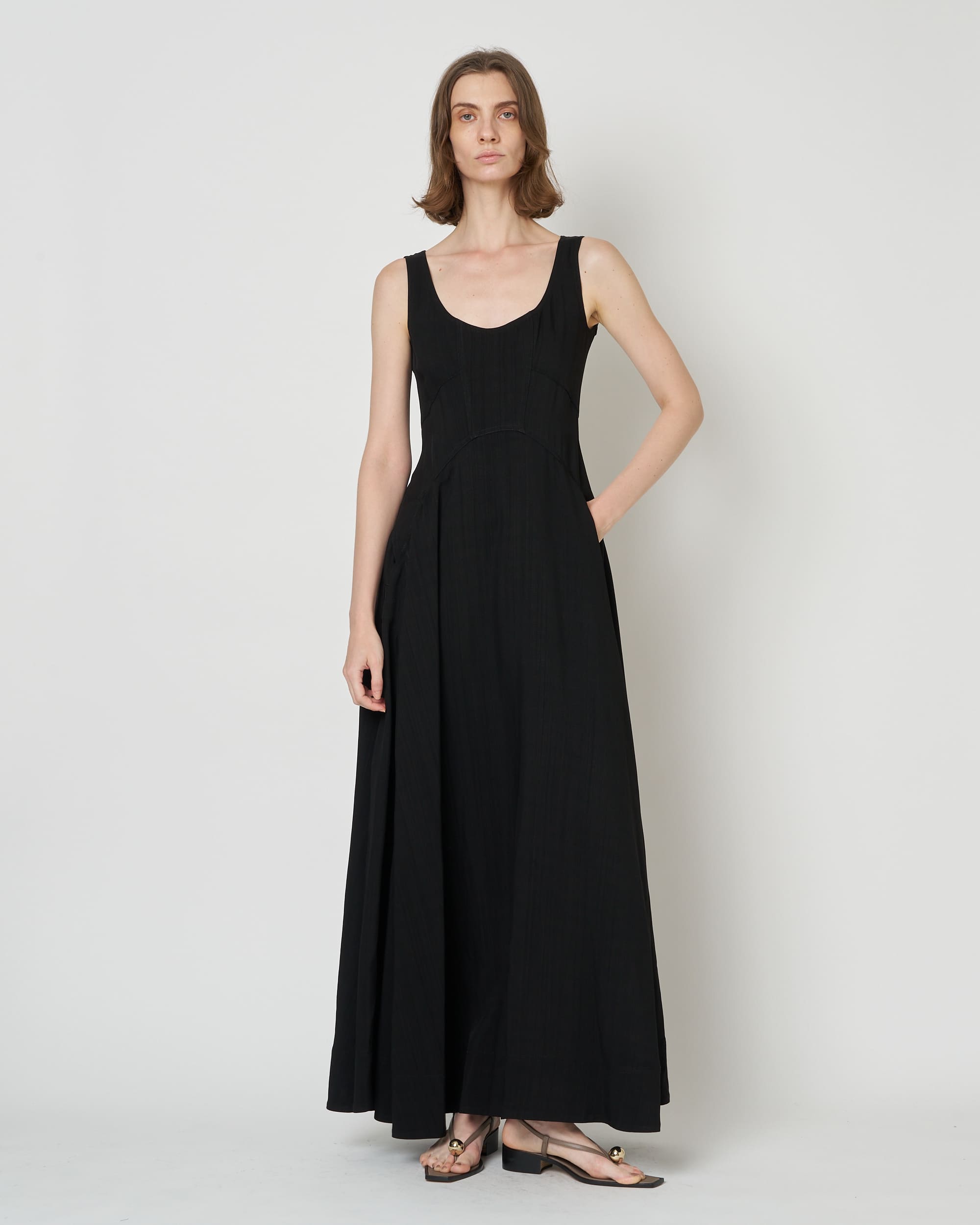 NALEEN - ROUND NECK VISCOSE DRESS（SOLD OUT）