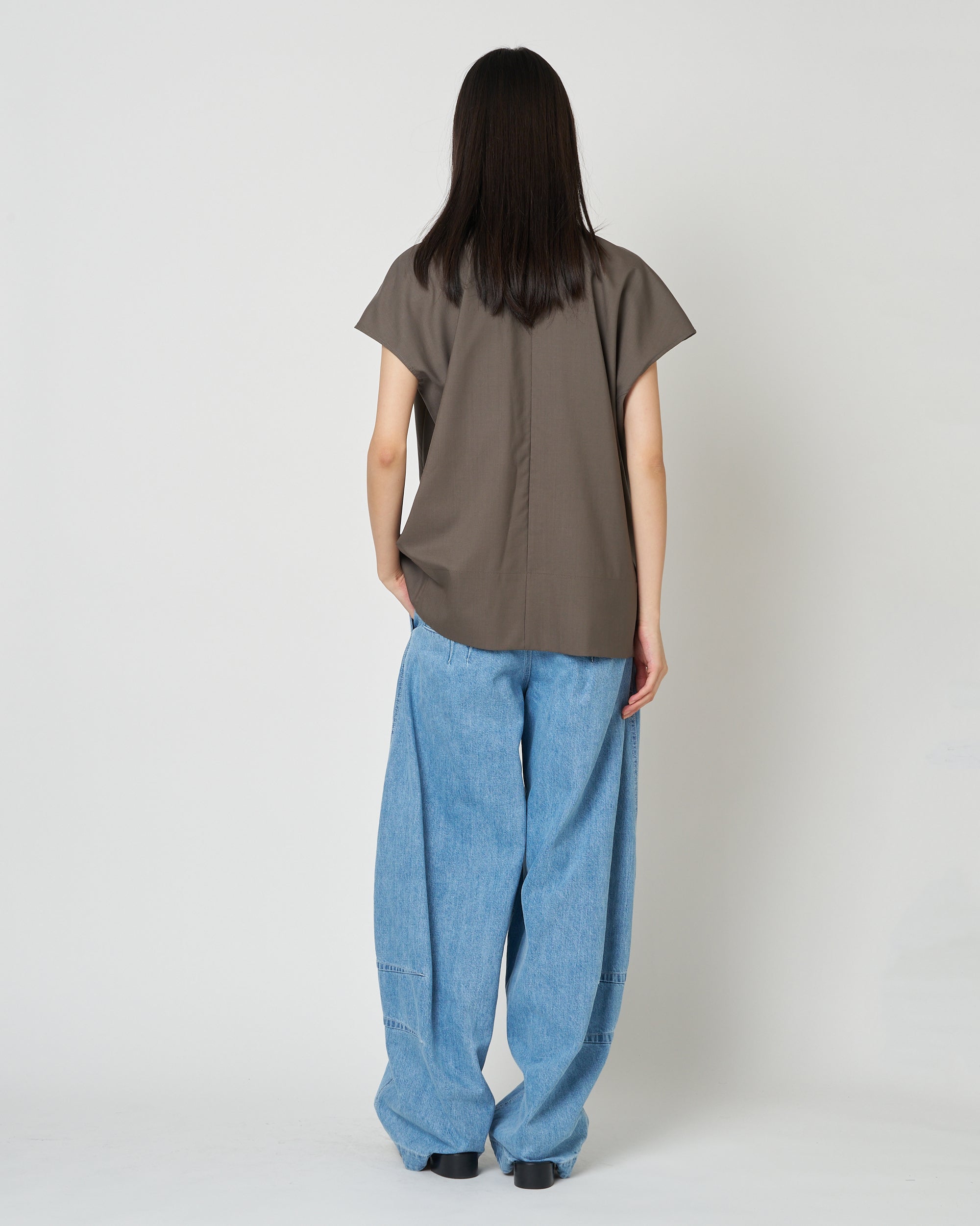 【PRE ORDER】HEPBURN SL - WOOL SLEEVELESS BUTTON TOP