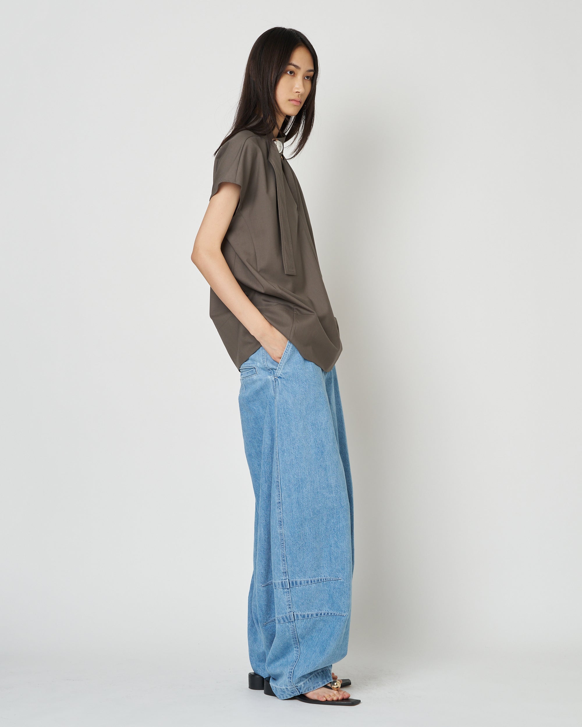 【PRE ORDER】HEPBURN SL - WOOL SLEEVELESS BUTTON TOP