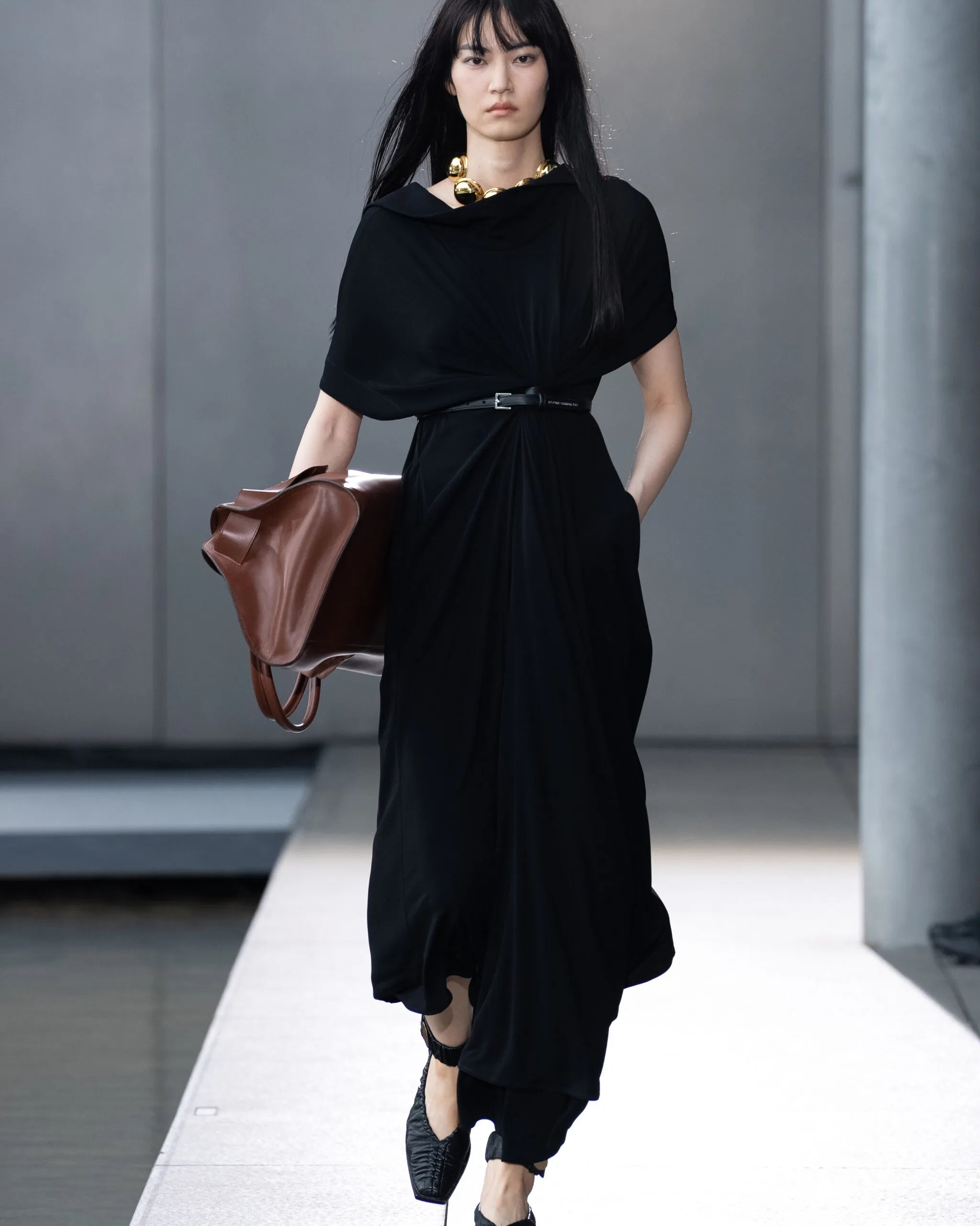 JUSTINE - HIGH TWISTED JERSEY BELTED DRESS – HARUNOBUMURATA JUSTINE - HIGH TWISTED JERSEY BELTED DRESS – HARUNOBUMURATA