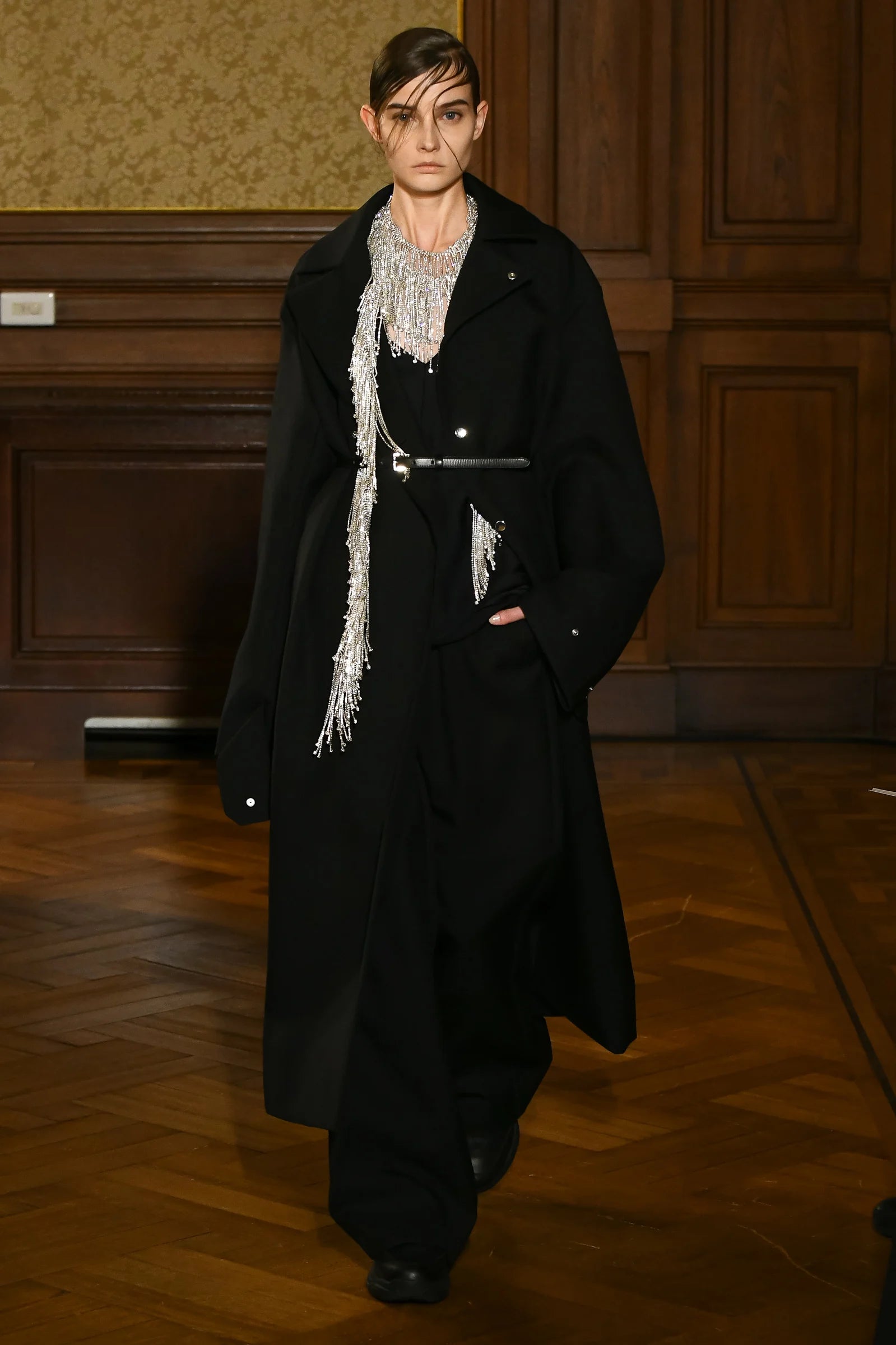 IRONVILLE - OVERSIZED WOOL TRENCH COAT – HARUNOBUMURATA IRONVILLE - OVERSIZED WOOL TRENCH COAT – HARUNOBUMURATA