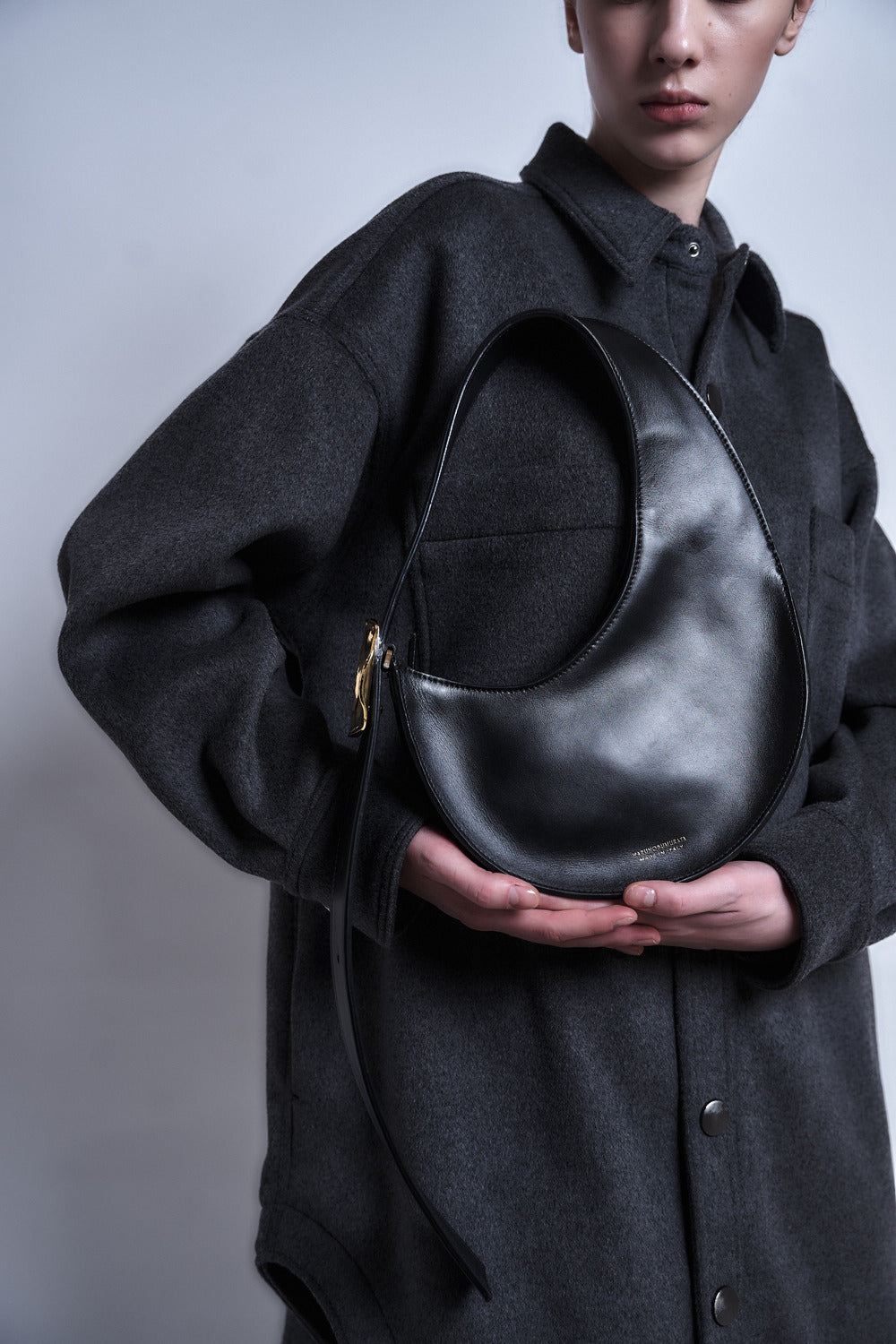CONSTANTIN - LEATHER CIRCLE BAG