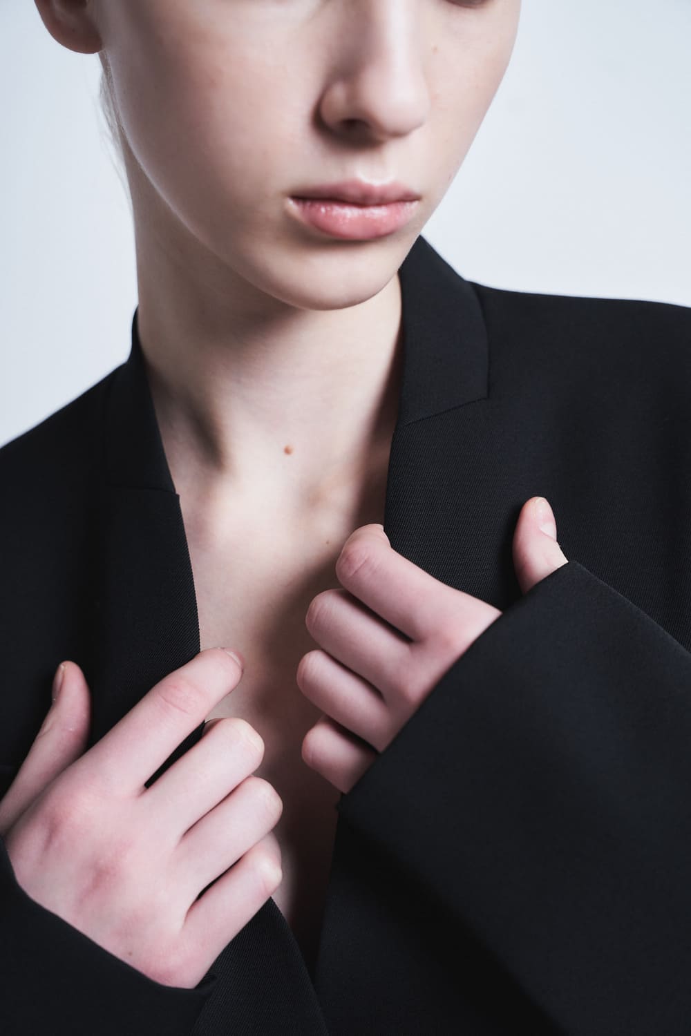 HARU -  COLLARLESS WOOL TAILORED BLAZER