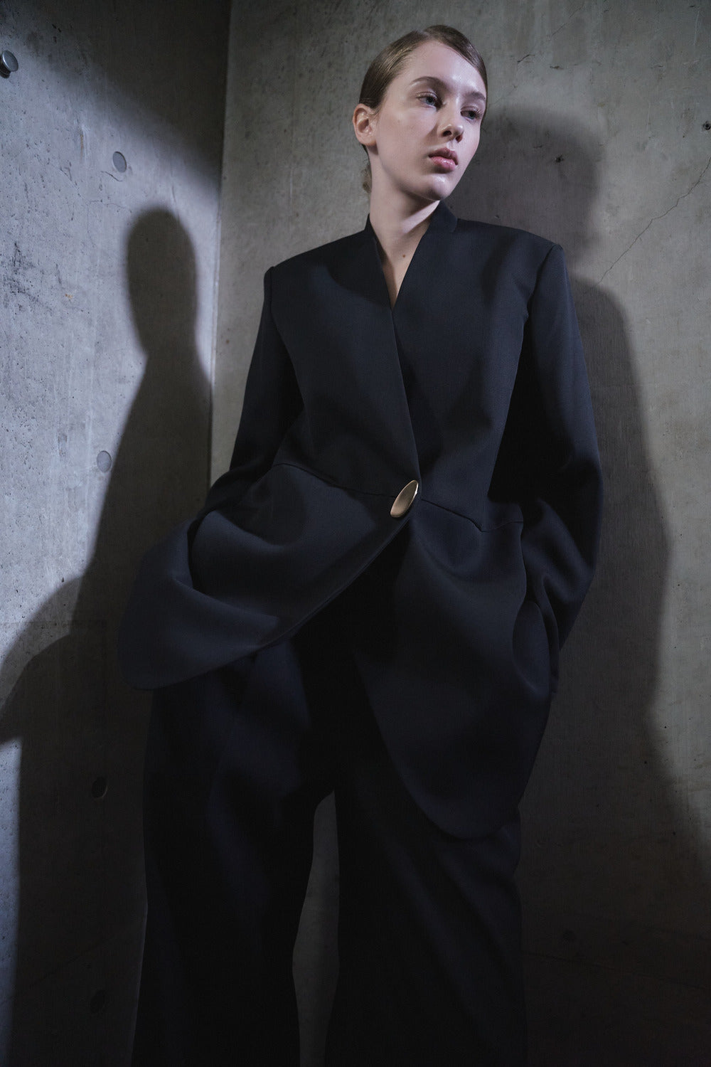 HARU -  COLLARLESS WOOL TAILORED BLAZER