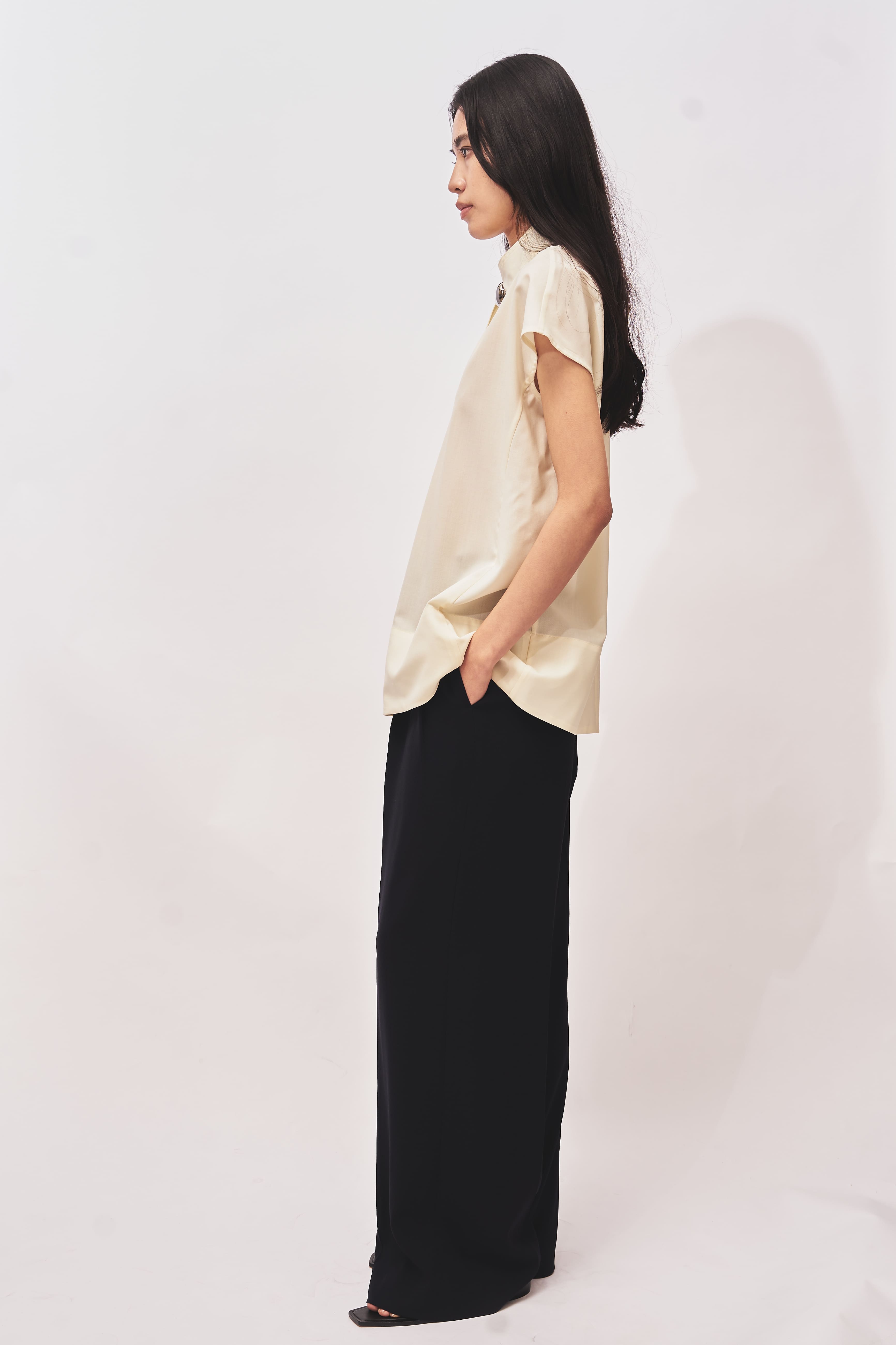 HEPBURN SL - WOOL SLEEVELESS BUTTON TOP