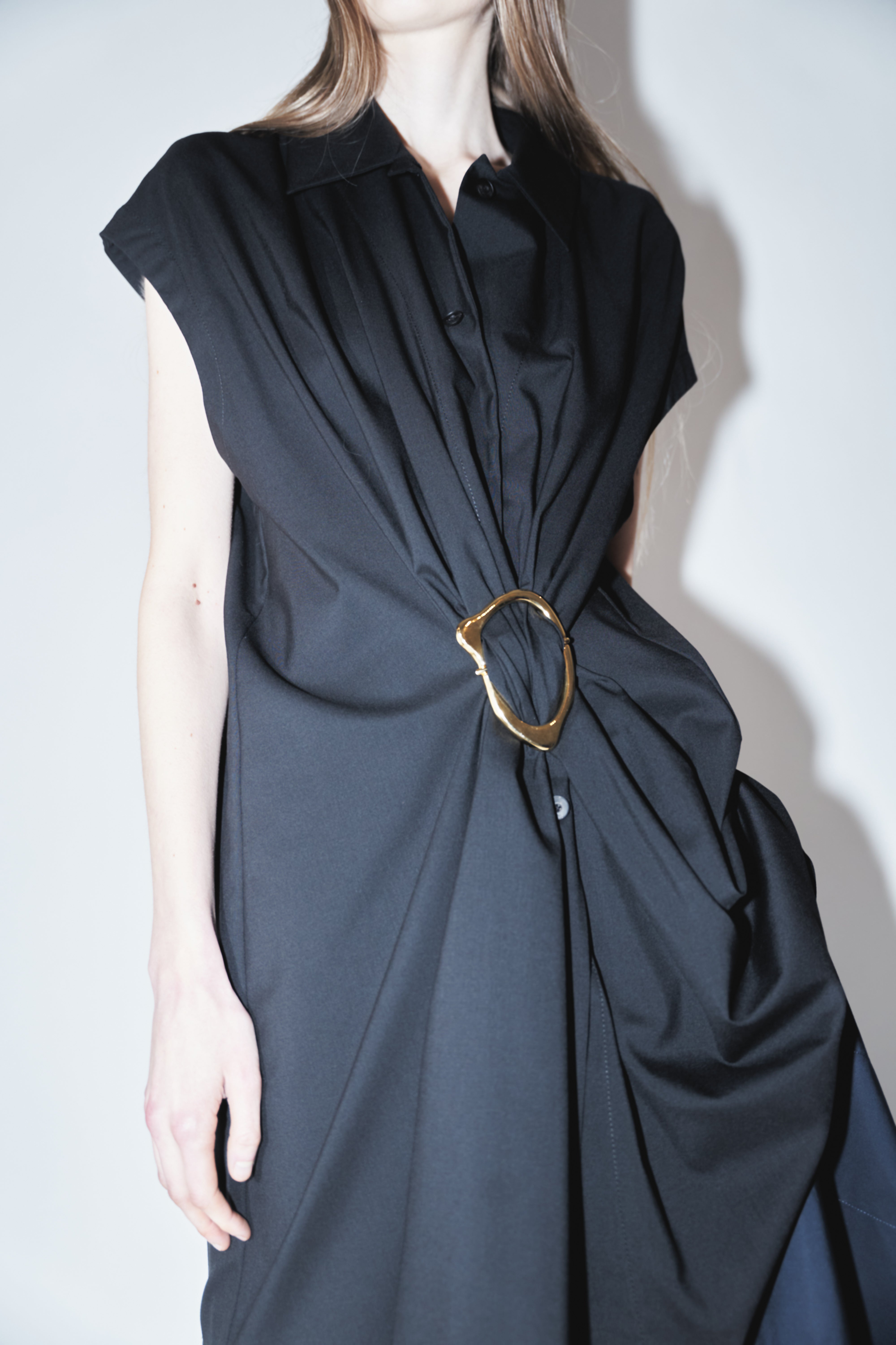 NOA - WOOL GATHERED TOP WITH BUCKLE