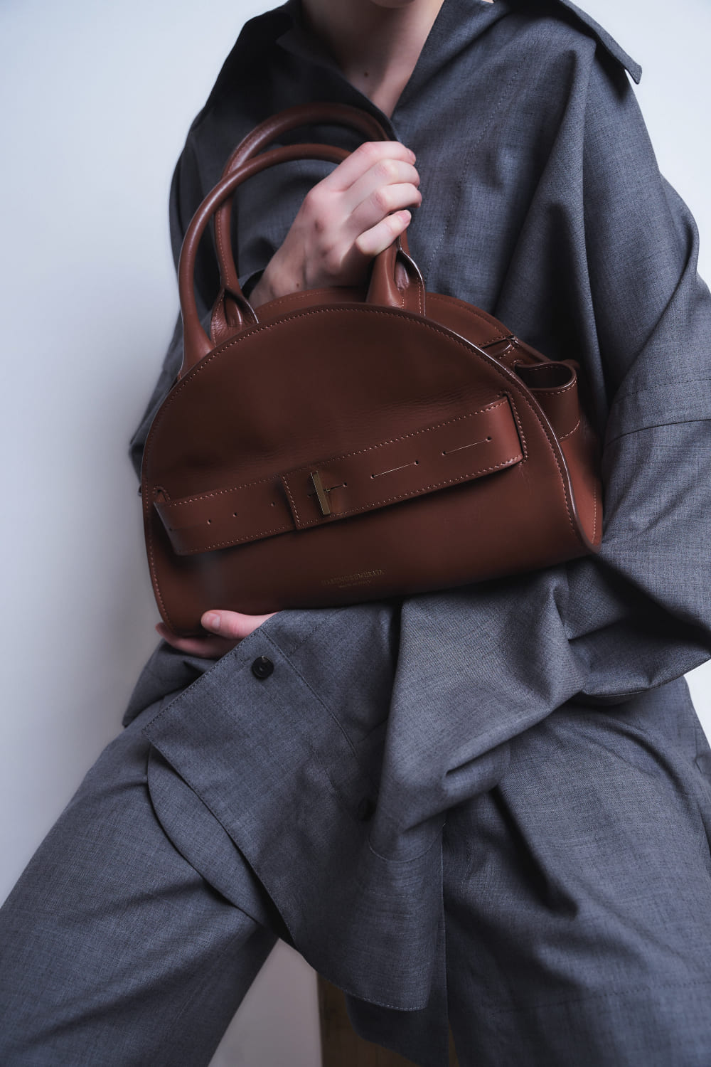 MARIALUISA - WOOL GATHERED SHIRT WITH BUCKLE – HARUNOBUMURATA MARIALUISA - WOOL GATHERED SHIRT WITH BUCKLE – HARUNOBUMURATA