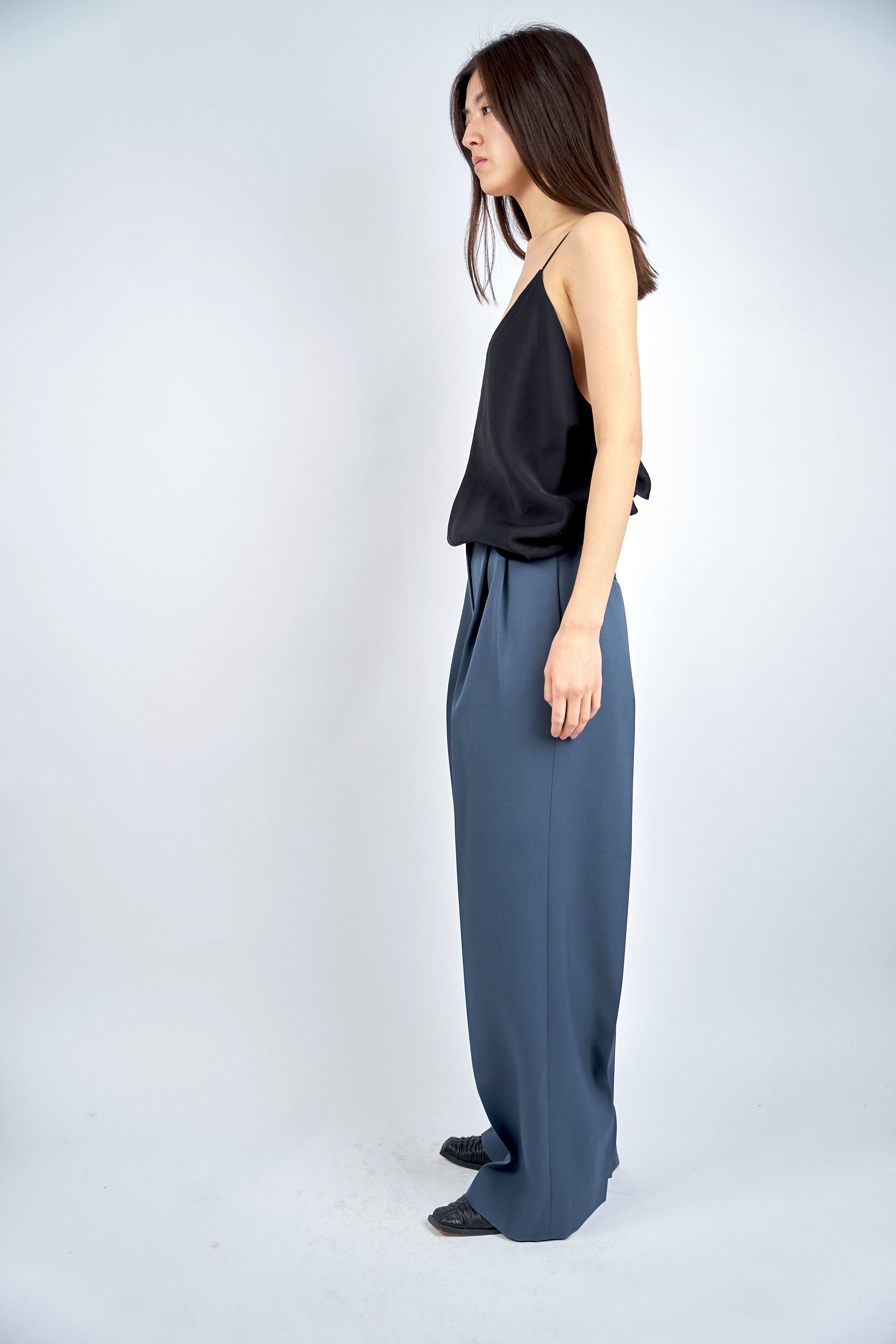 ISPARTA - WIDE SILHOUETTE WOOL TUCKED TROUSERS – HARUNOBUMURATA