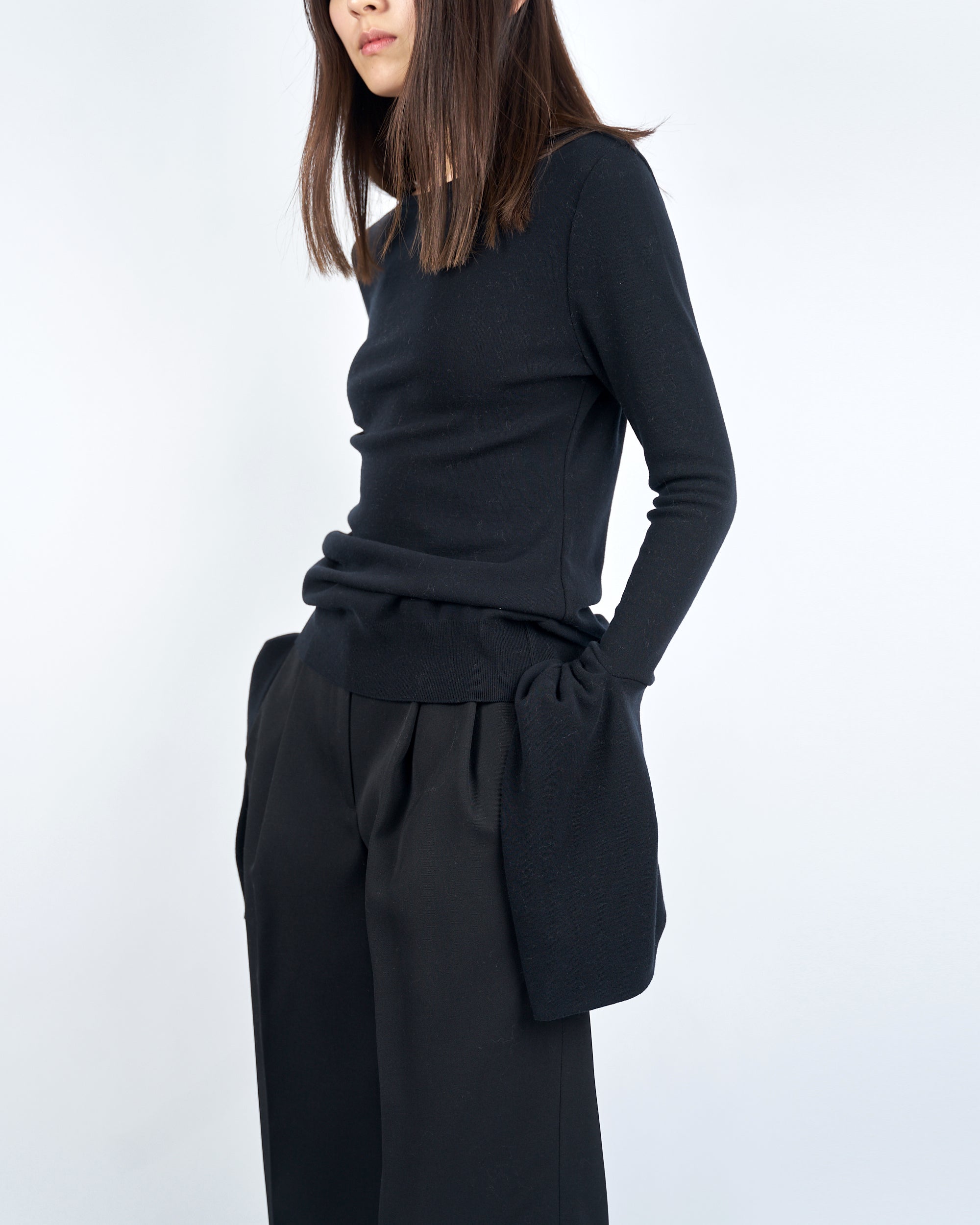 IZU - DRAPE CUFFS SMOOTH KNIT TOP