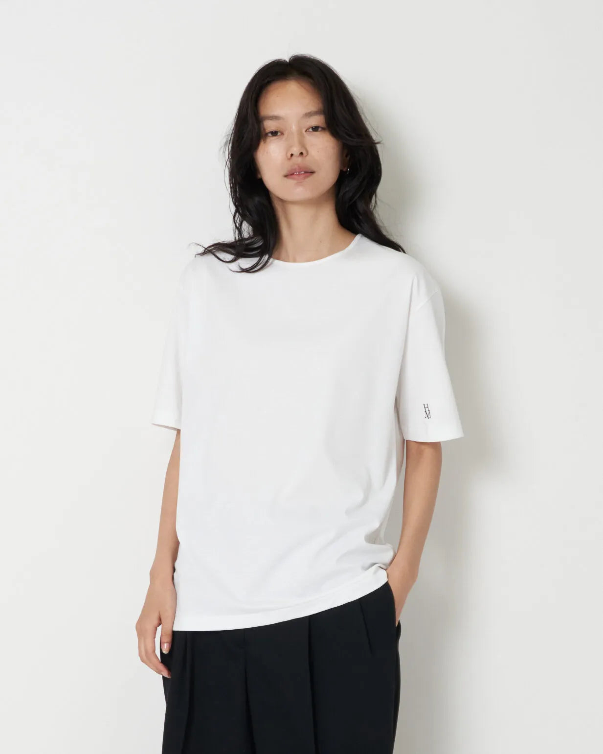 JUNEVE - LOOSE FIT HM LOGO T-SHIRT