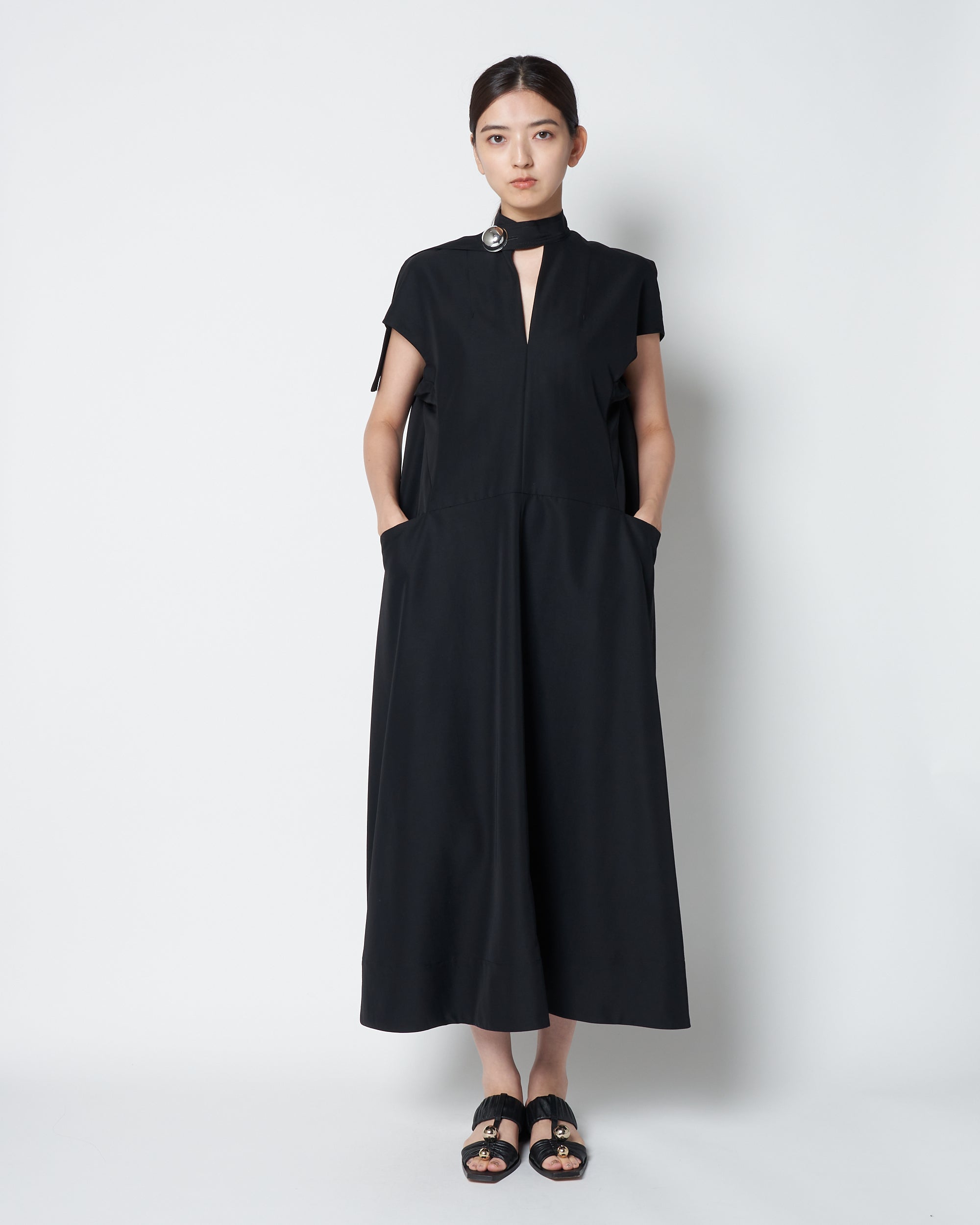 【PRE ORDER】LAURA - ROUND SHAPE SLEEVELESS DRESS