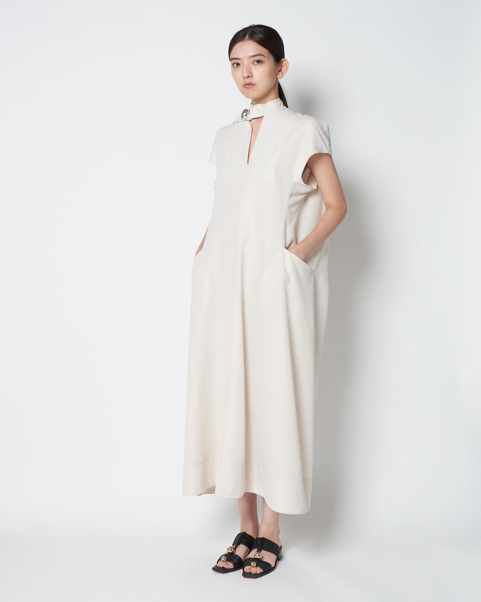 LAURA - ROUND SHAPE SLEEVELESS DRESS