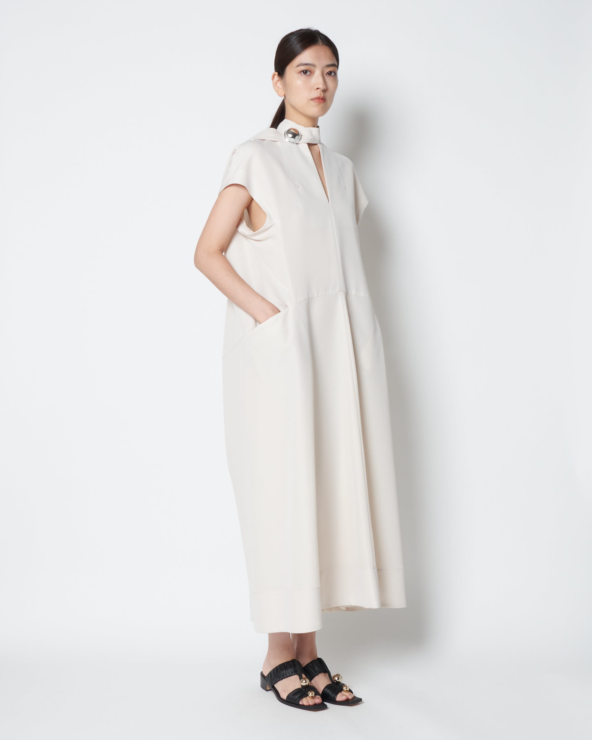 【PRE ORDER】LAURA - ROUND SHAPE SLEEVELESS DRESS