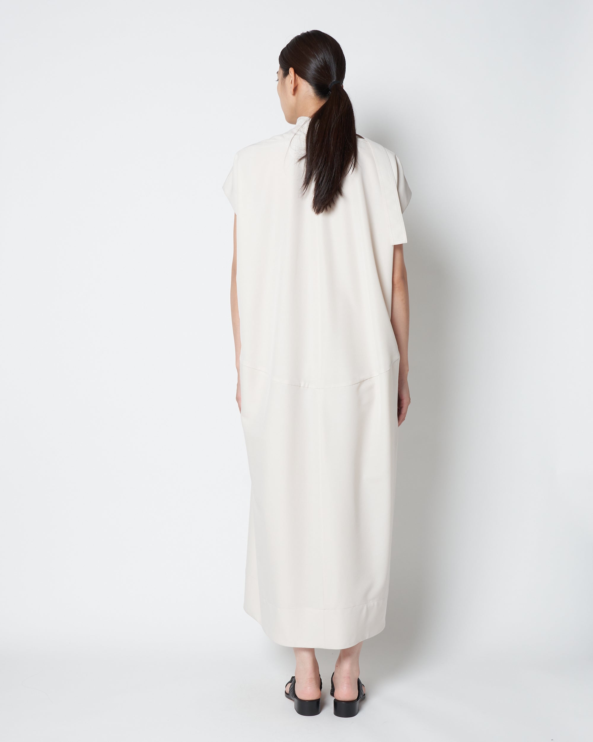 【PRE ORDER】LAURA - ROUND SHAPE SLEEVELESS DRESS