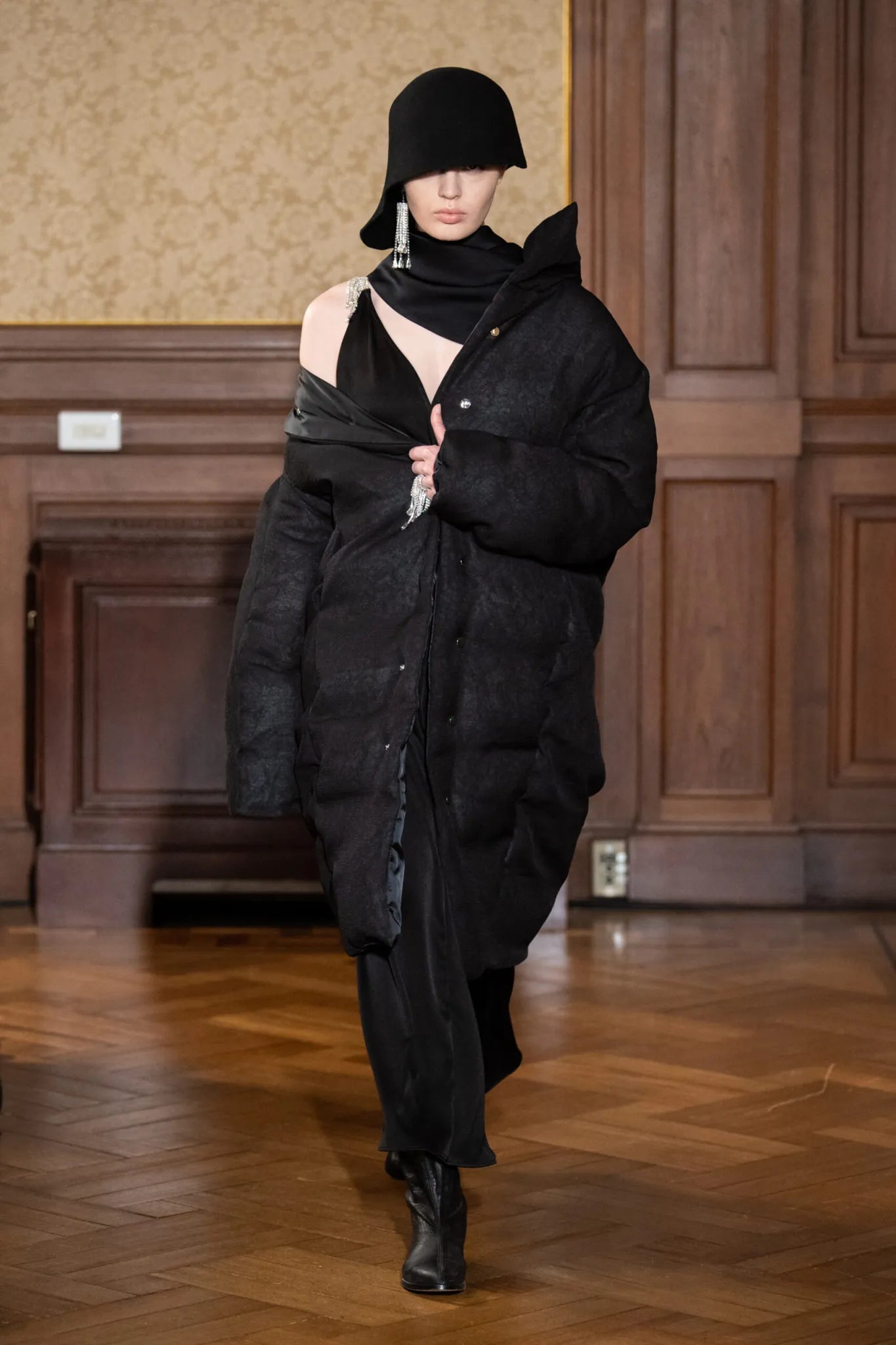 2023 Autumn-Winter Collection – HARUNOBUMURATA Official Site 2023 Autumn-Winter Collection – HARUNOBUMURATA Official Site